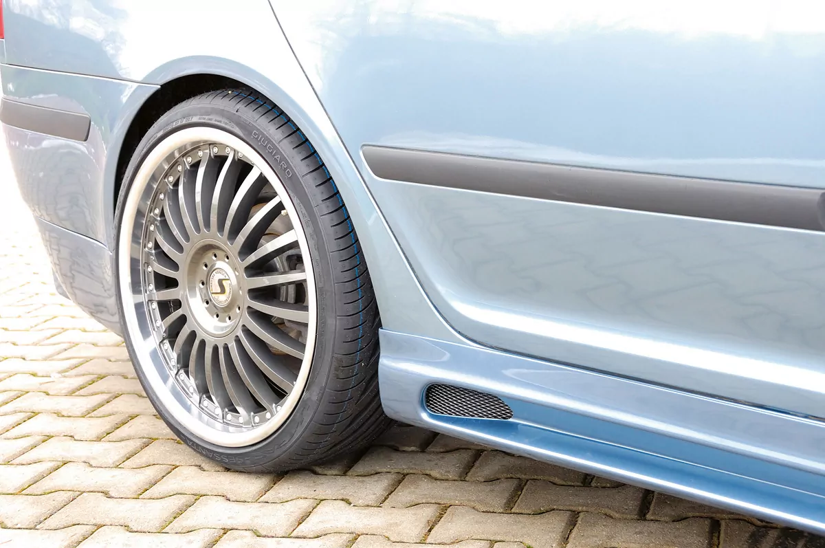 Rieger Seitenschweller links  matt schwarz für Skoda Octavia (1Z) Lim. 06.04-10.08 (bis Facelift)