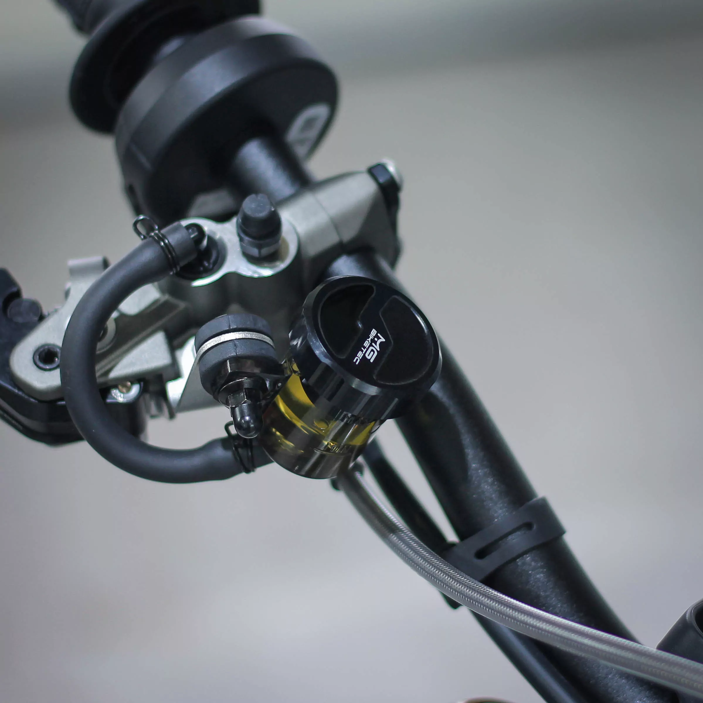 MG Biketec Behälterdeckel- Bremsflüssigkeit rechts für Stark Future Varg SM ab 2026