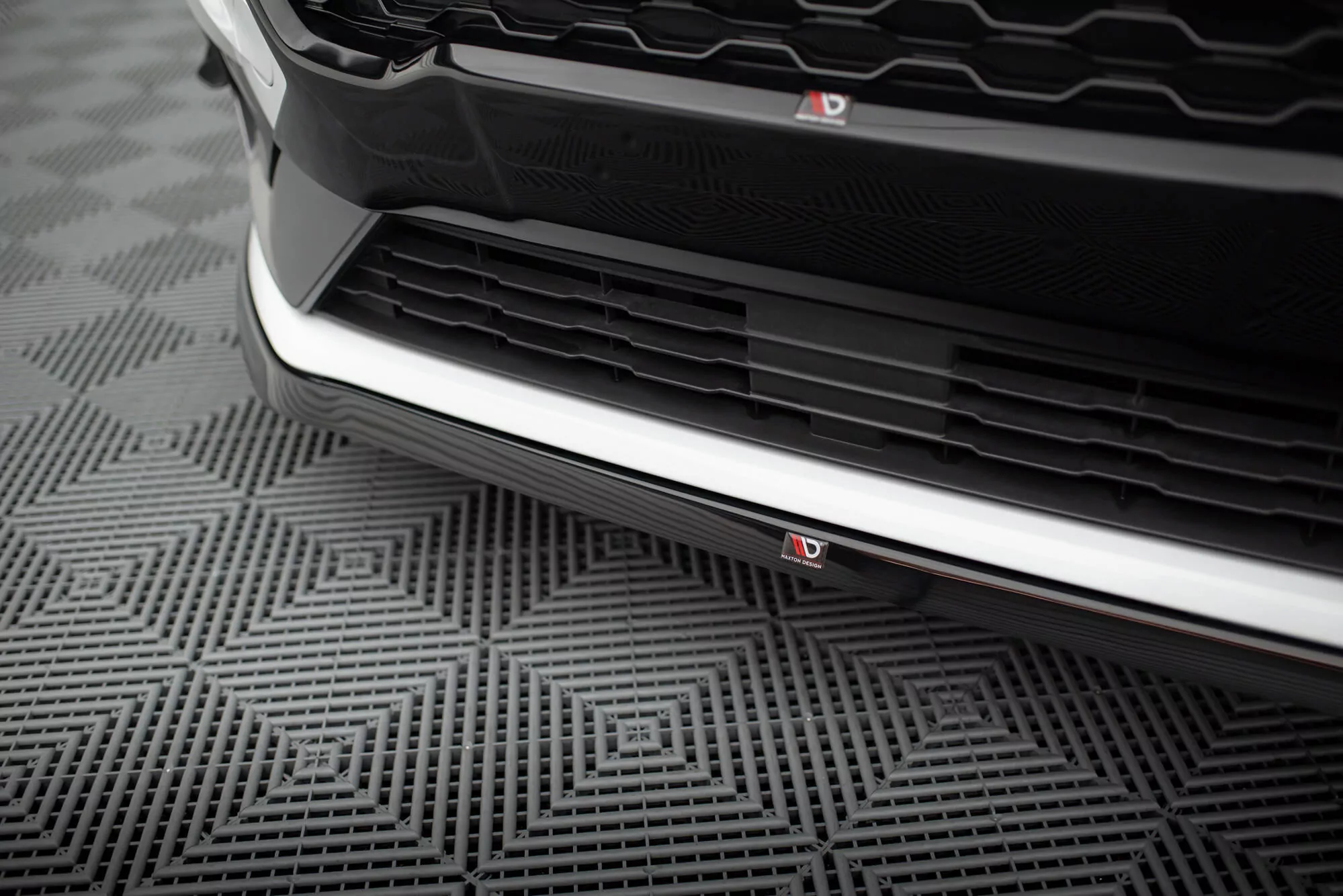 Front Ansatz Passend Für V.6 Passend Für Ford Fiesta Mk8 ST / ST-Line Schwarz Hochglanz Schwarz Hochglanz