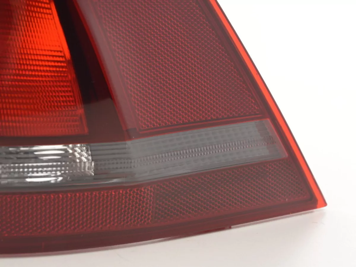 Verschleißteile Rückleuchte rechts VW Passat 3C Limo Bj. 10-14 schwarz