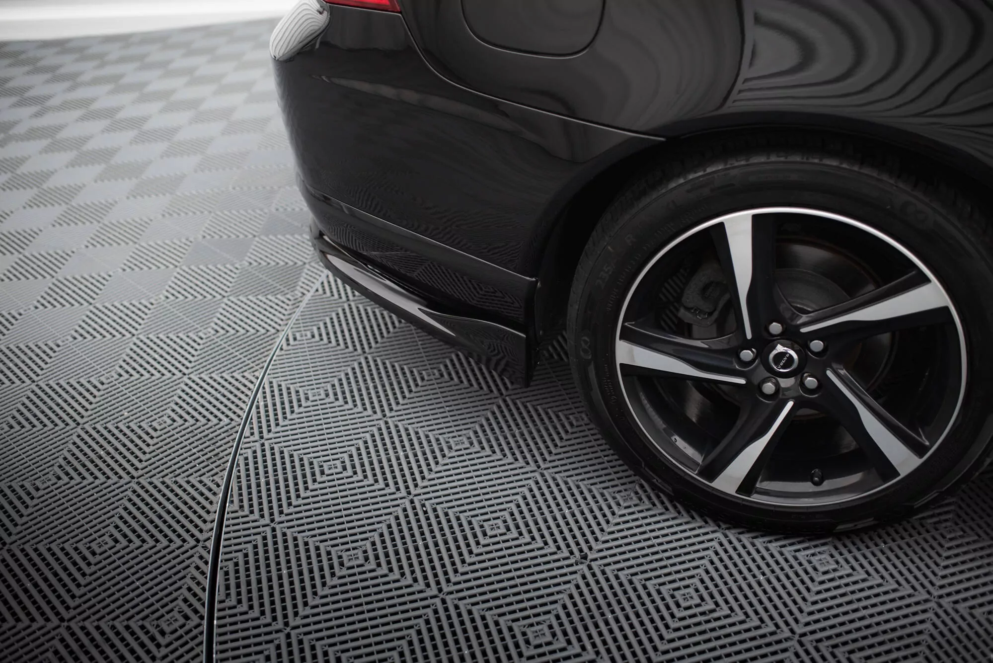 Zentrale Hinten Splitte Volvo S80 Mk2 Schwarz Hochglanz