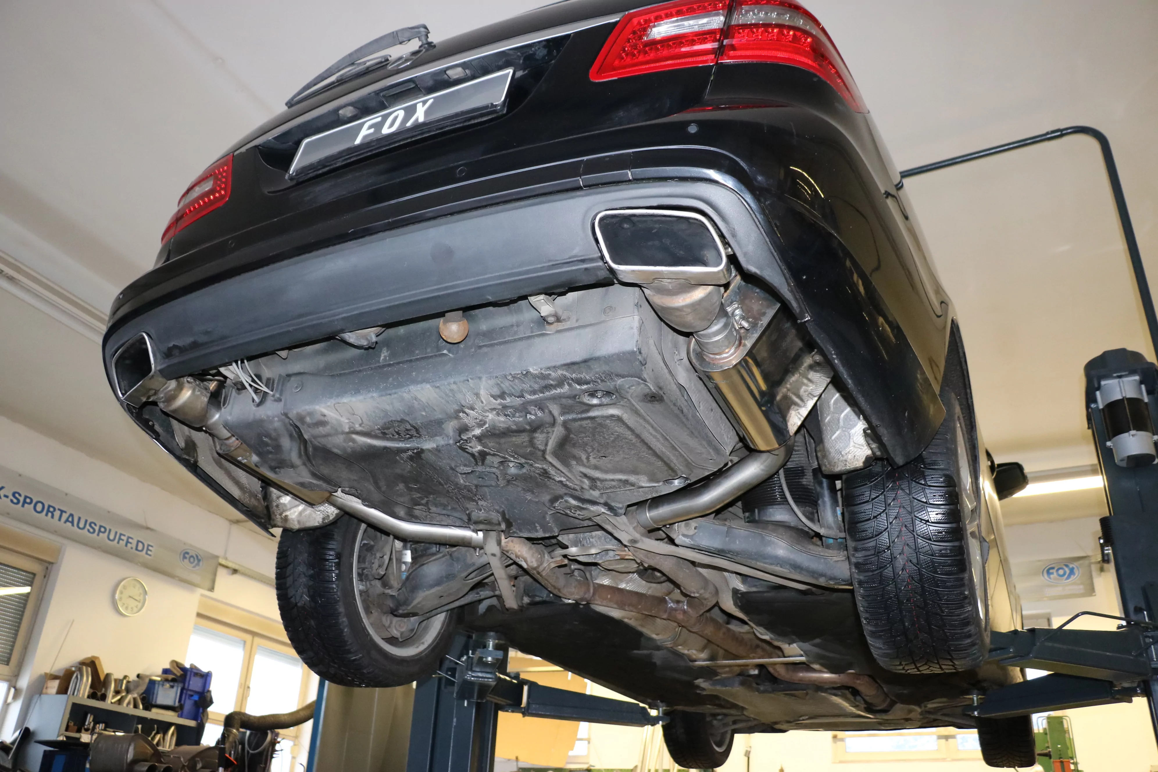 Mercedes E-Klasse W212 mit AMG Paket Endschalldämpfer rechts/links für Fahrzeuge mit originalen Endrohrblenden in der Stoßstange- Austritt im originalen Endrohr