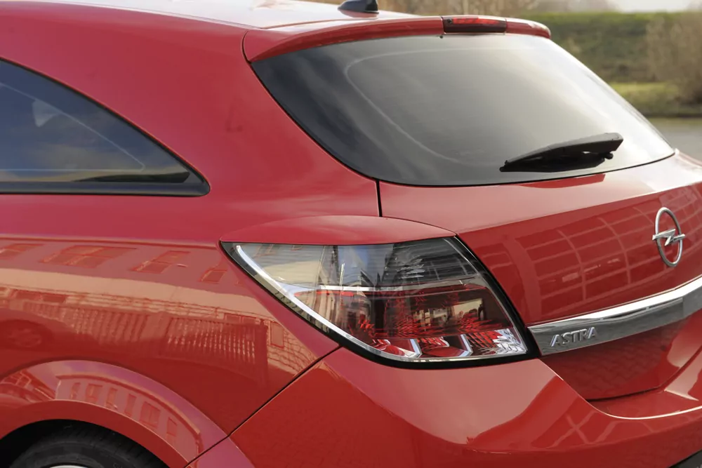 LUMMA Rücklichtblenden GTC/R für Opel Astra H GTC 3-tür.  für GTC-Modelle