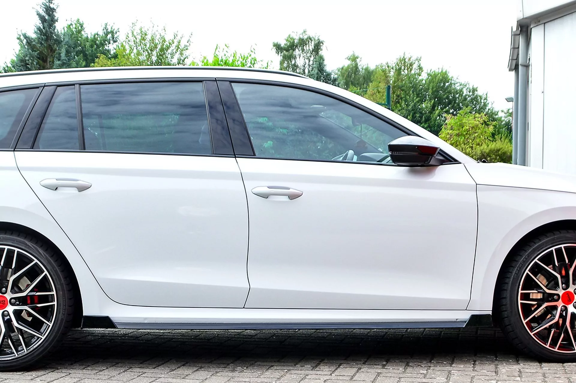 Cup Seitenschweller mit Wing vorne und hinten für Skoda Octavia RS NX