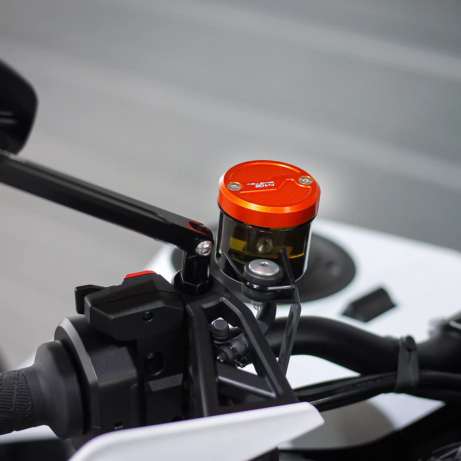 MG Biketec Behälterdeckel- Bremsflüssigkeit vorne für Aprilia RSV 1000 Mille / R ab 1999-2003