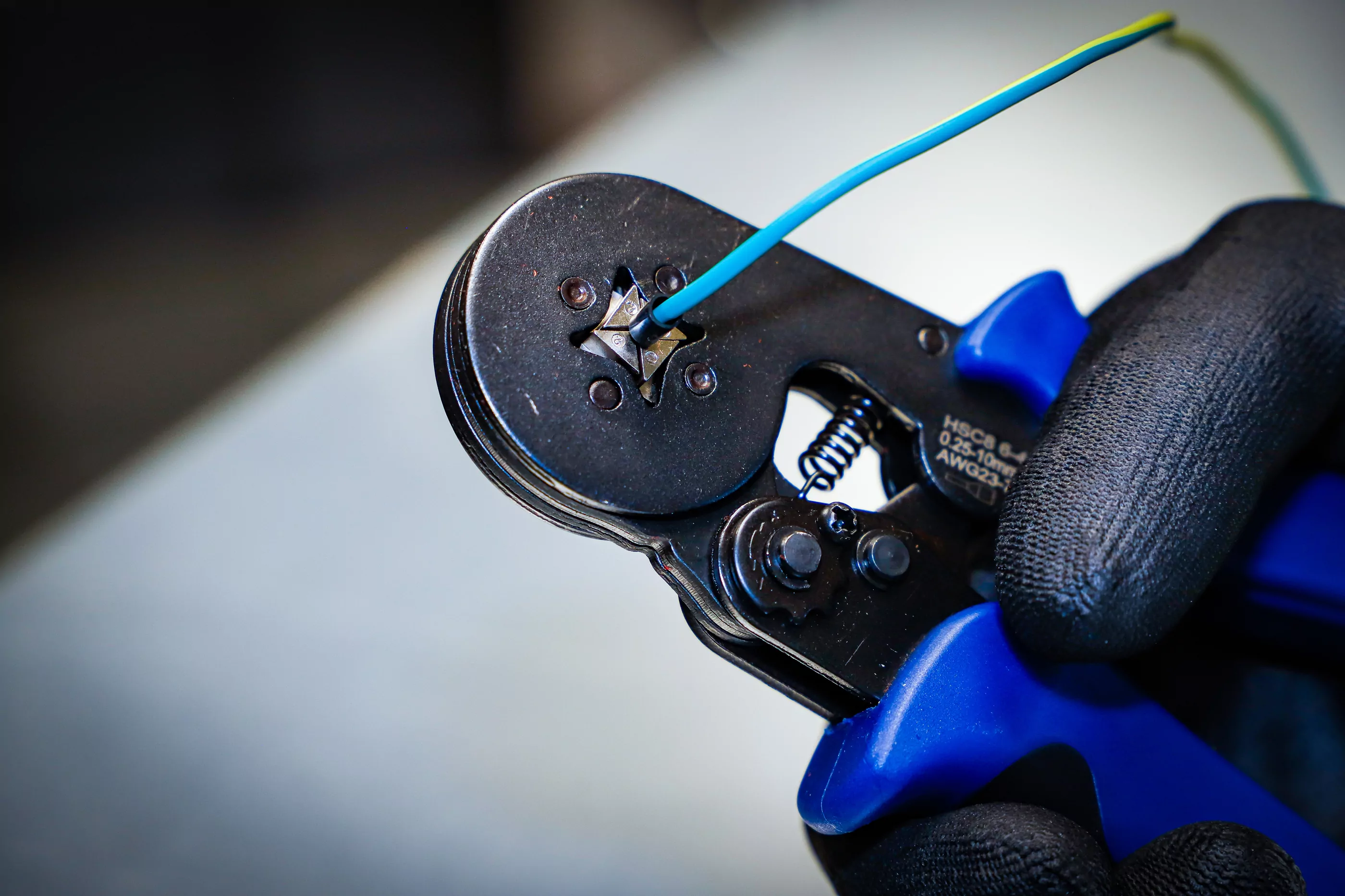 Crimpzange für Aderendhülsen 0,25 - 10 mm² | mit Aderendhülsen-Sortiment 0,5 - 10 mm²