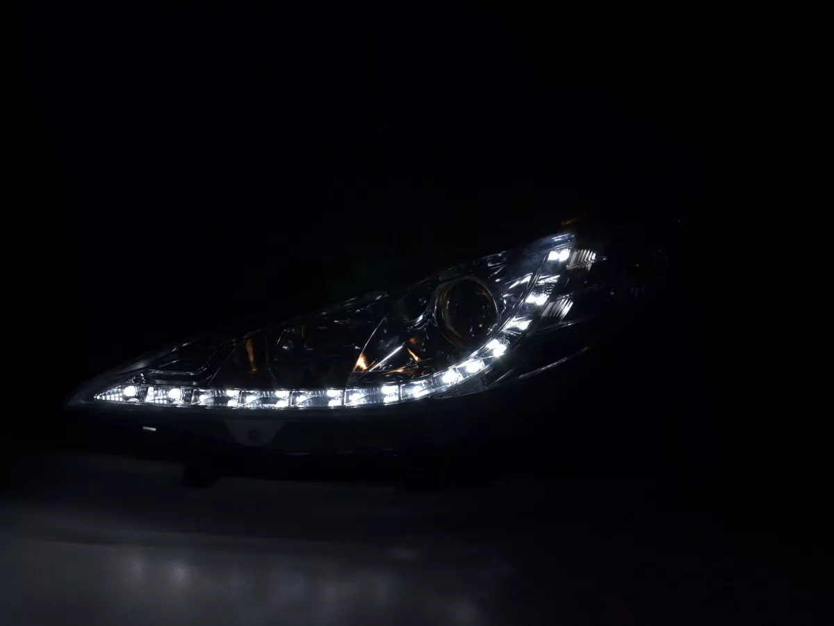 Scheinwerfer Set Daylight LED Tagfahrlicht Peugeot 207 Bj. 06- chrom für Rechtslenker