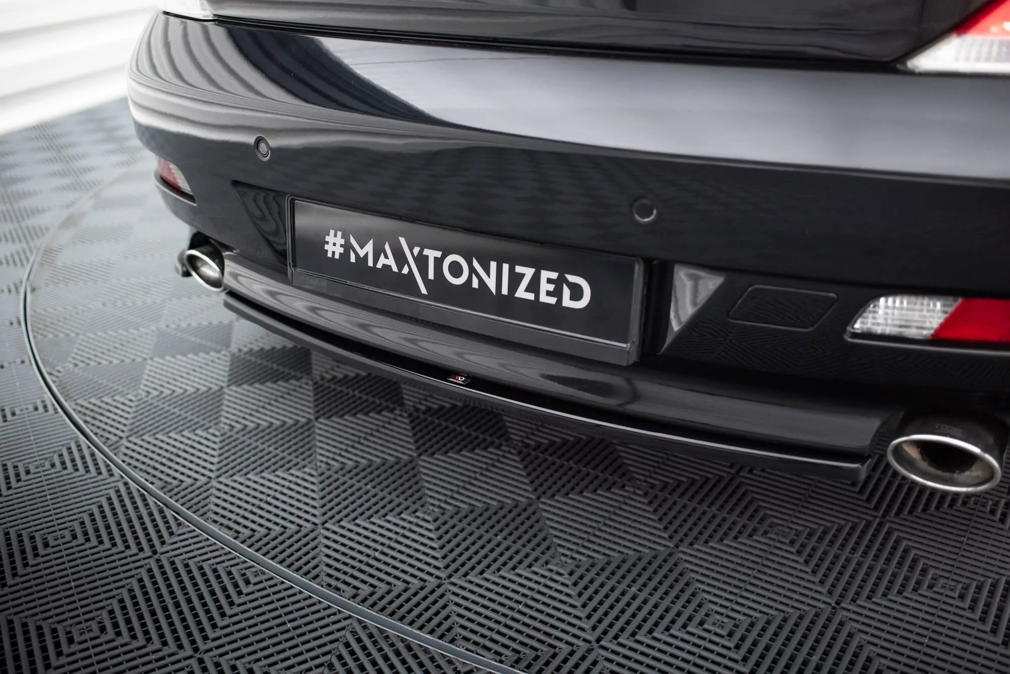 Hinten Splitter (mit Einem Vertikalem Balken) BMW 6er Coupe / Cabrio E63 / E64 Schwarz Hochglanz