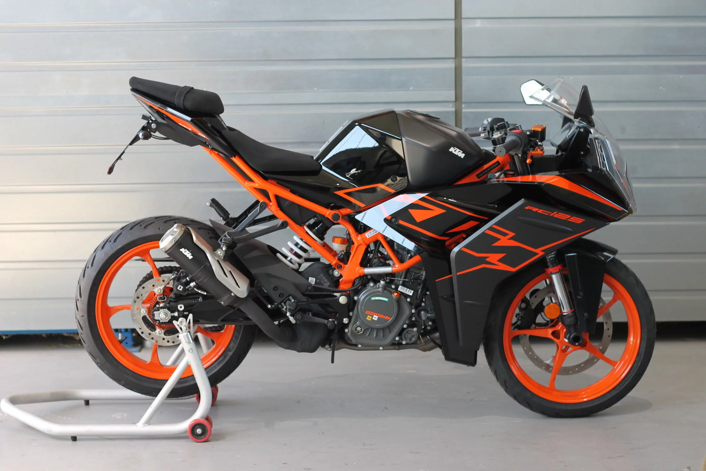 MG Biketec Kennzeichenhalter für KTM 200 RC ab 2022
