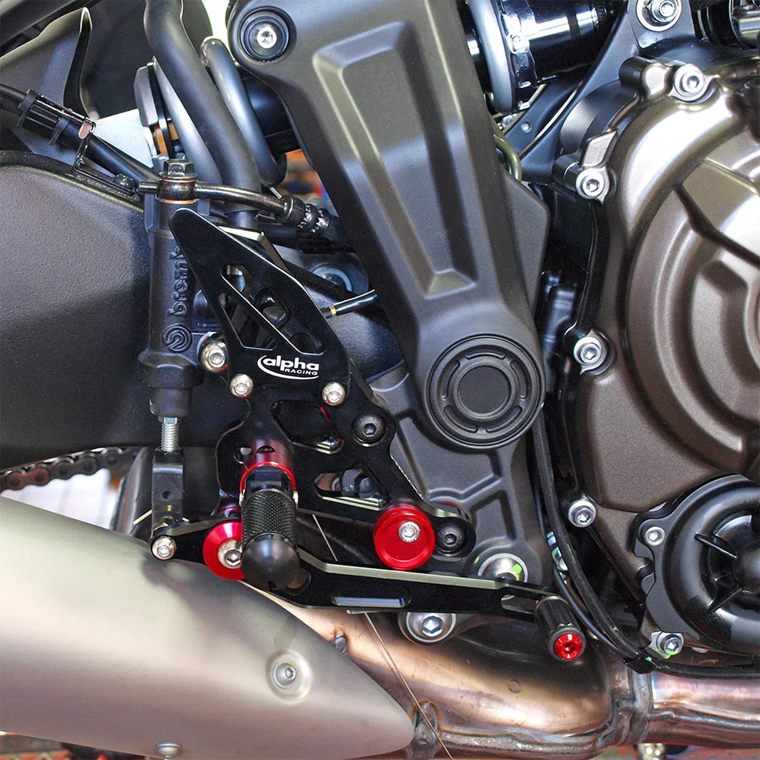 TRACK Fußrastenanlage schwarz Yamaha MT07 ab 2014 / MT07 Tracer ab 2017 / Tracer 700 ab 2018 / XSR700 ab 2016 ABE