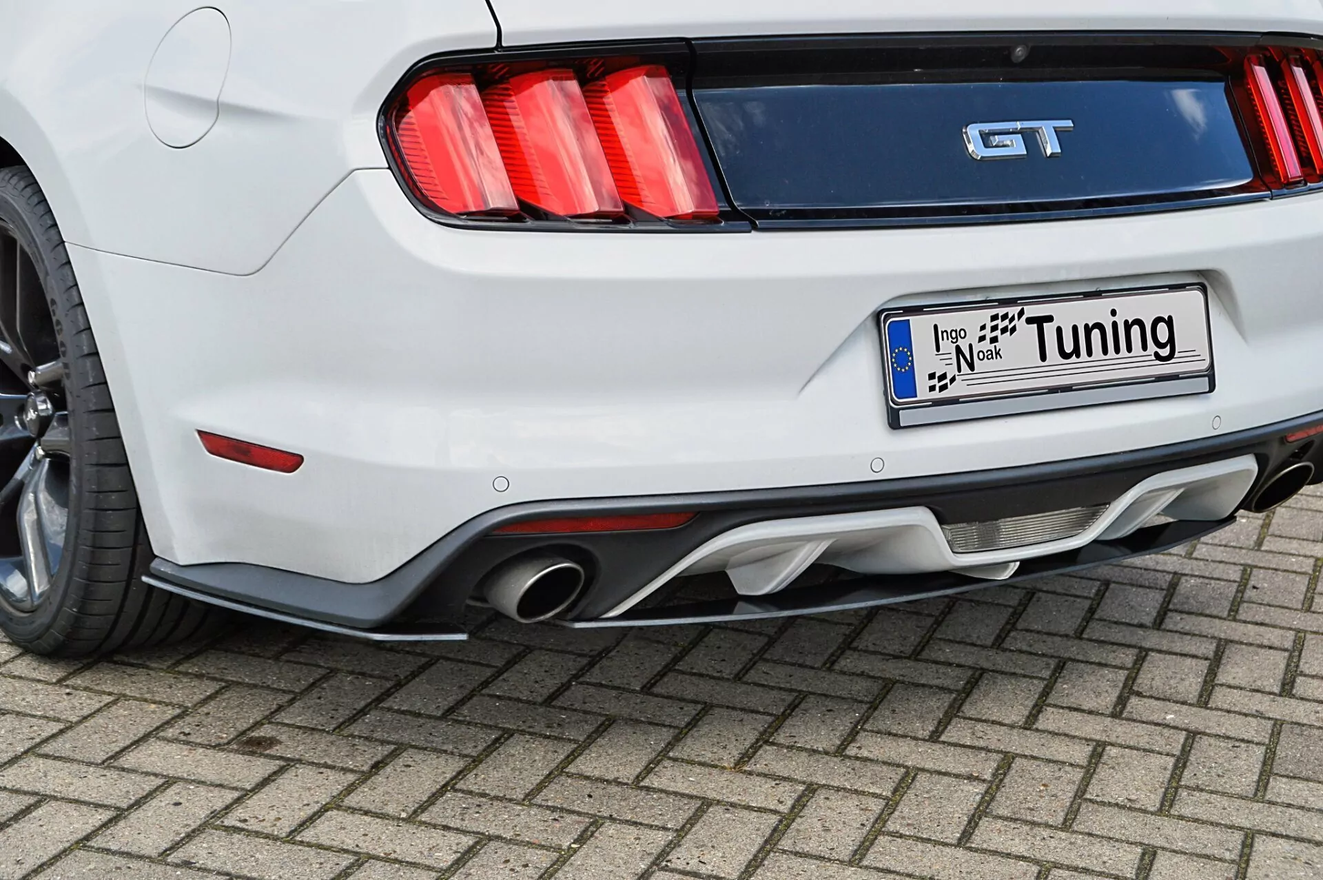 Heckeinsatz inkl. Seitenteilen für Ford Mustang GT
