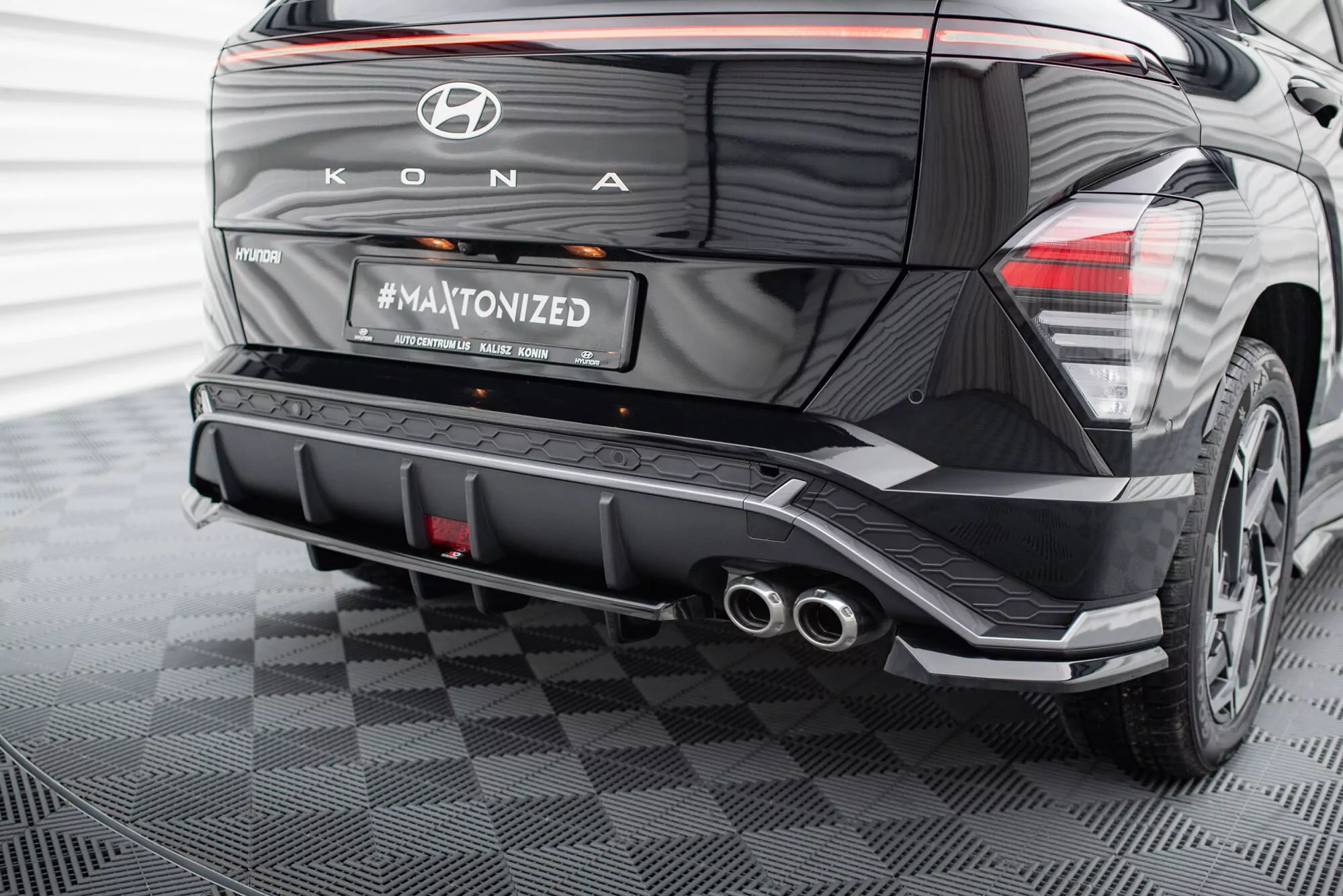 Hinten Splitter (mit Einem Vertikalem Balken) Hyundai Kona N-Line Mk2 Schwarz Hochglanz