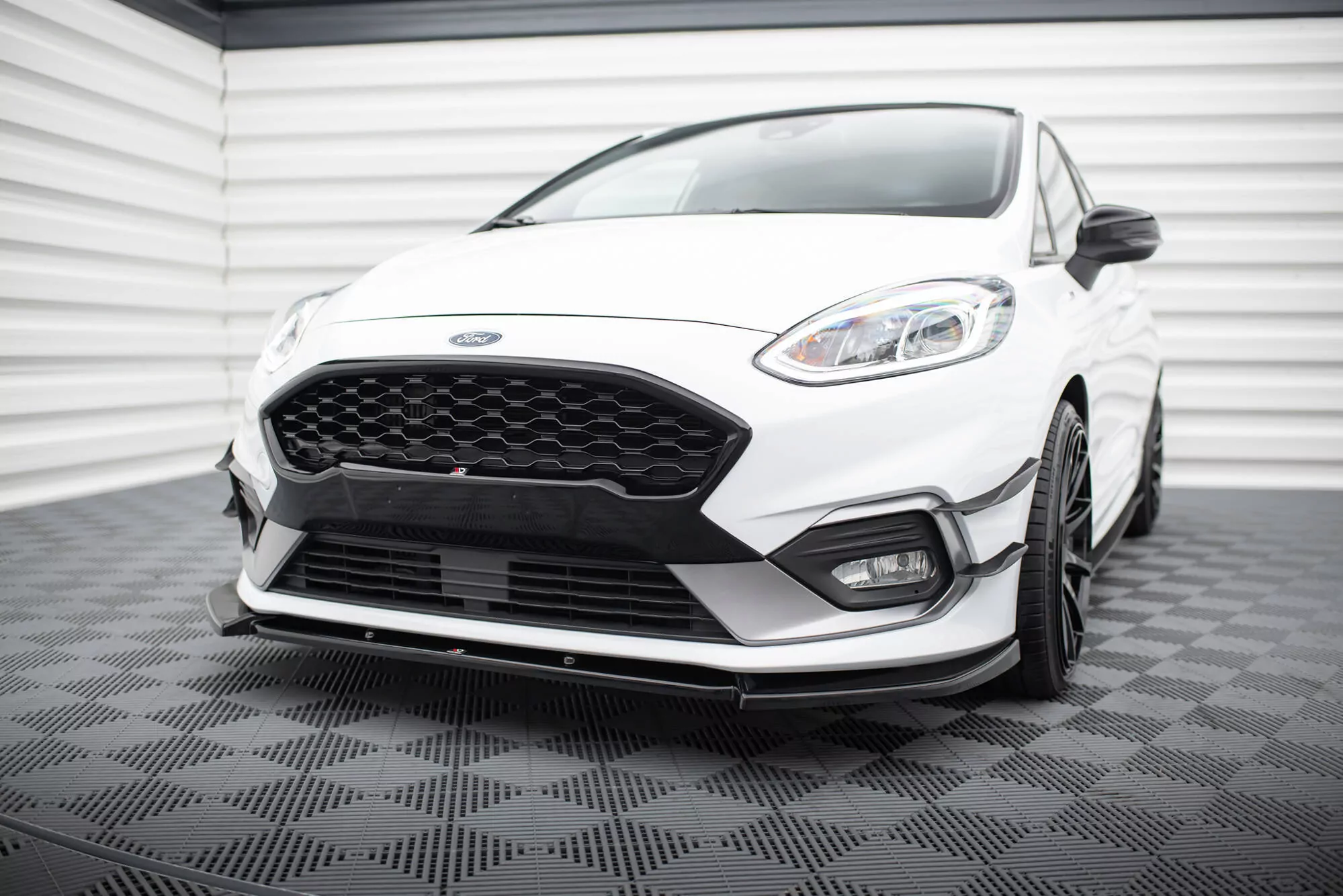 Front Ansatz Passend Für V.7 Passend Für Ford Fiesta Mk8 ST / ST-Line Schwarz Hochglanz Schwarz Hochglanz