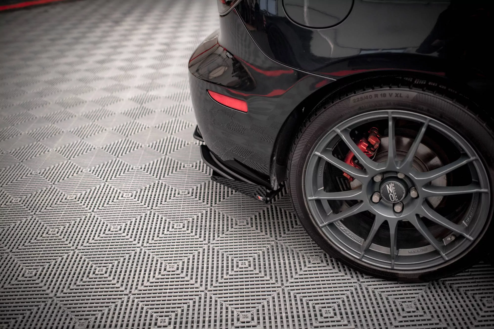 Hintere Seiten Flaps Für Mazda 3 MPS Mk1 Schwarz Hochglanz