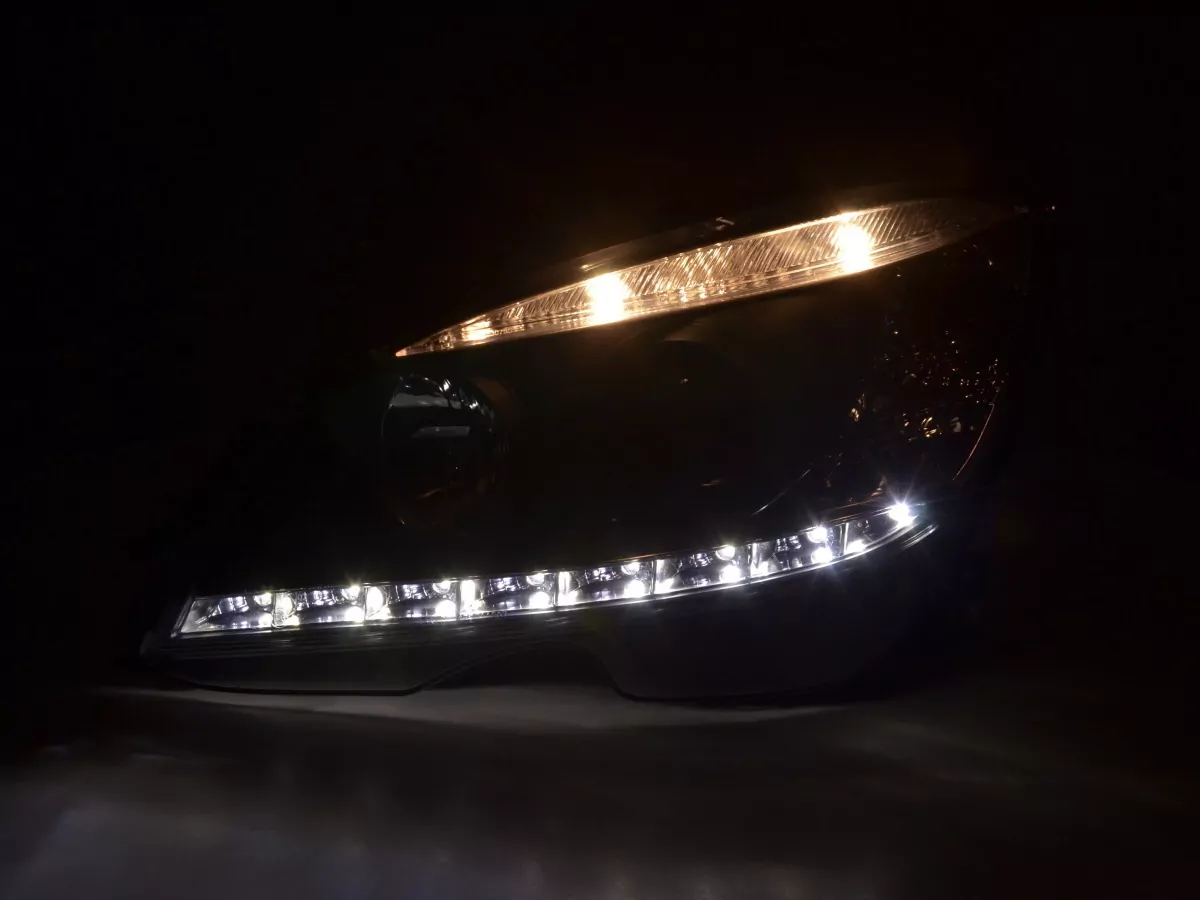 Scheinwerfer Set Daylight LED TFL-Optik Mercedes C-Klasse W204 Bj. 07-10 schwarz