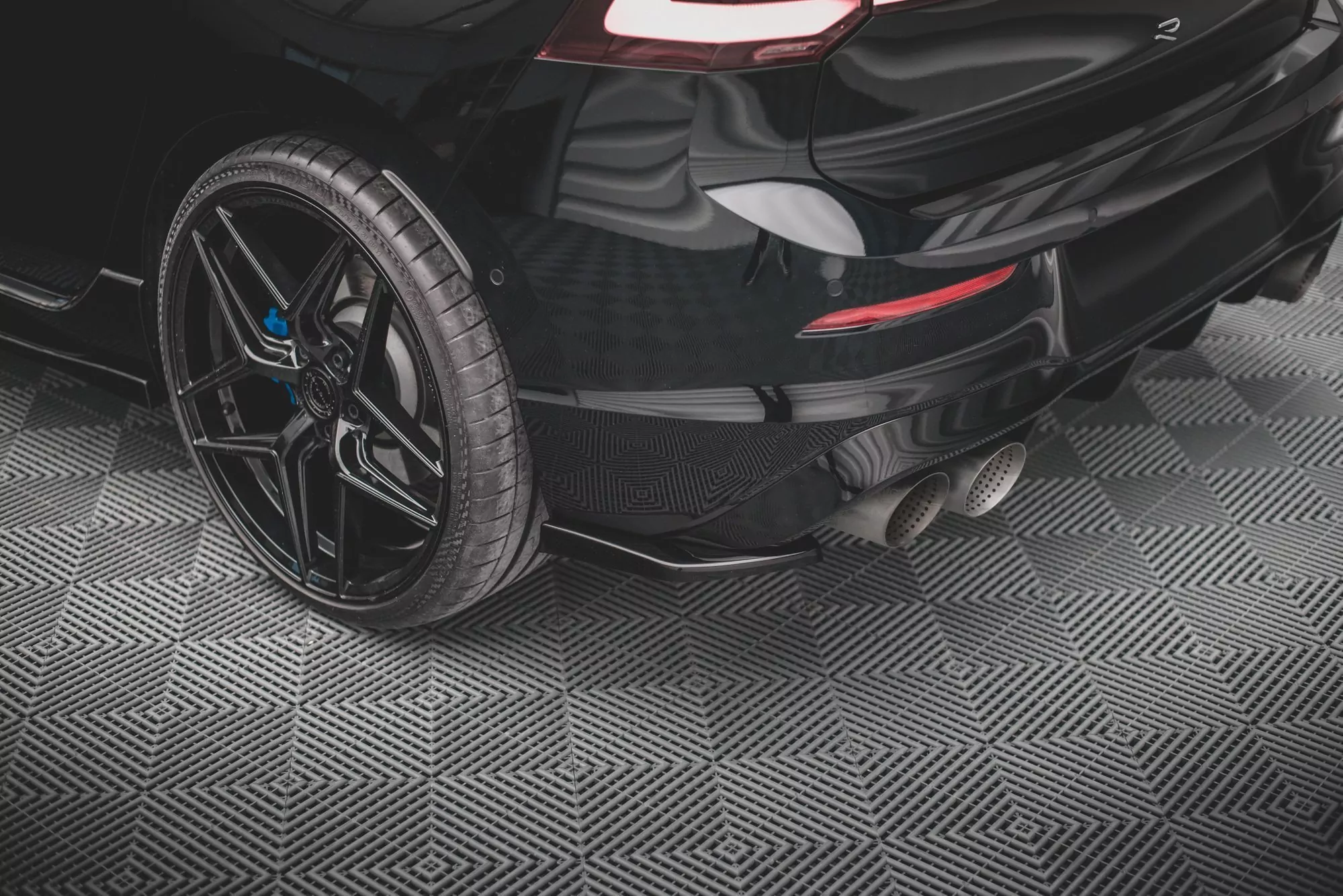 Heck Ansatz Flaps Diffusor V.2 Für Volkswagen Golf R Mk8 Schwarz Hochglanz