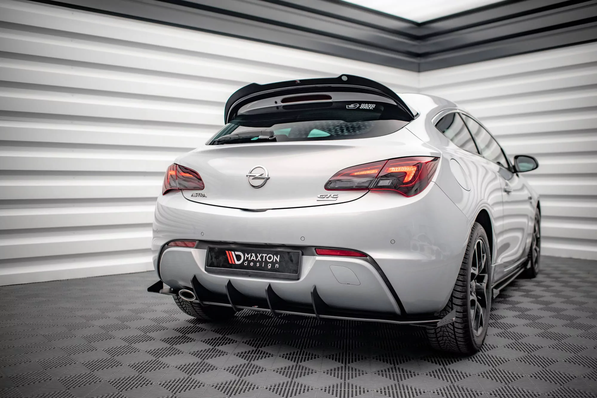 Robuste Racing Diffusor Heck Ansatz +Flaps Für Opel Astra GTC OPC-Line J Schwarz Hochglanz