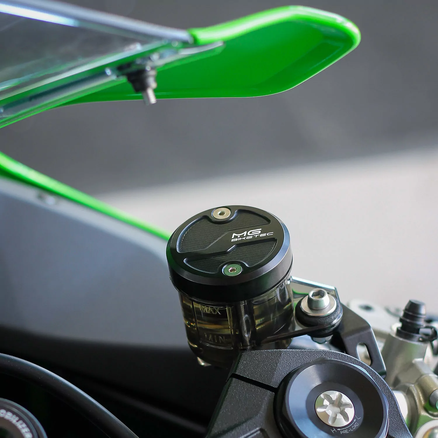 MG Biketec Behälterdeckel- Bremsflüssigkeit vorne für Aprilia RSV 1000 Mille / R ab 1999-2003