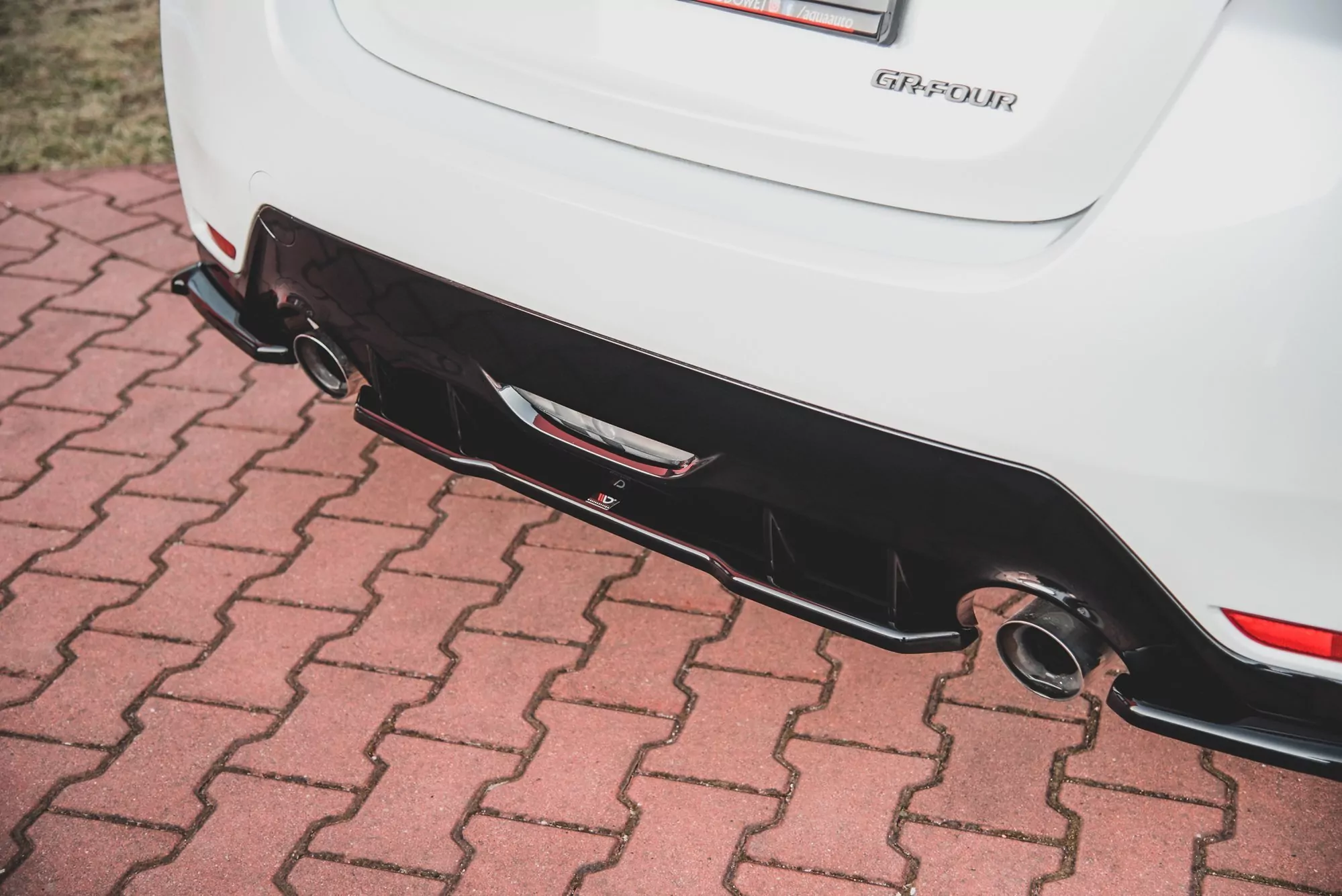 Mittlerer Diffusor Heck Ansatz Für Toyota GR Yaris Mk4 Schwarz Hochglanz