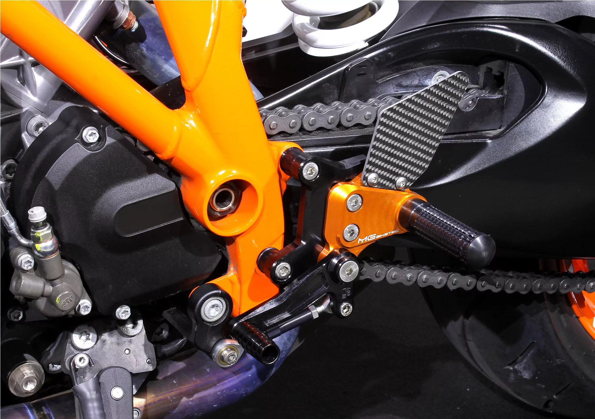 MG Biketec Sportfussrastenanlage / Rastenanlage / Fussrastenanlage mit ABE, gültig in D - A - CH für KTM 1290 Super Duke GT ab 2016-2020