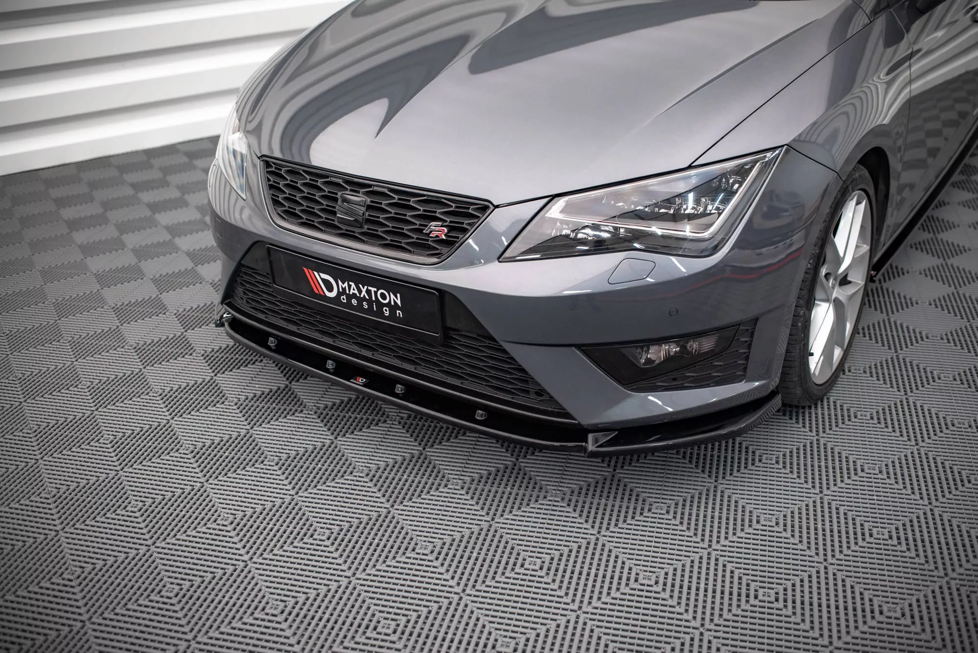 Front Ansatz V.1 Für Seat Leon FR / Cupra Mk3 Schwarz Hochglanz