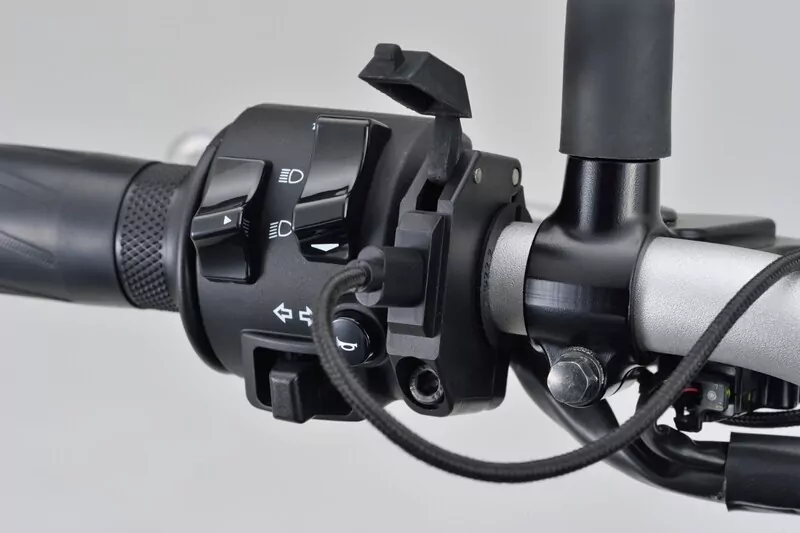 DAYTONA SLIM 1-fach USB Typ C Steckdose, zur Lenkermontage, 5V/ 3A, 9V/ 2A,12V/1,5A