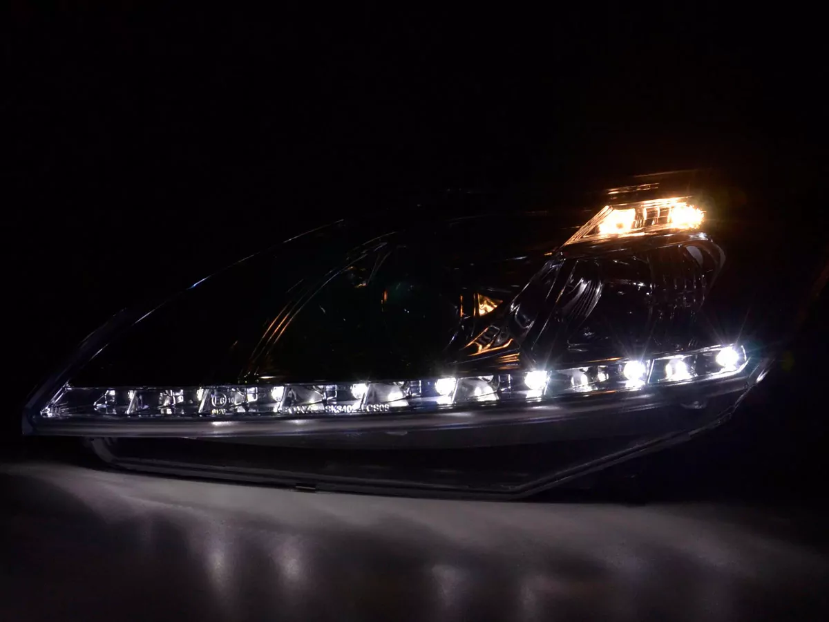 Scheinwerfer Set Daylight LED TFL-Optik Ford Focus 3/5-trg. Bj. 08- chrom