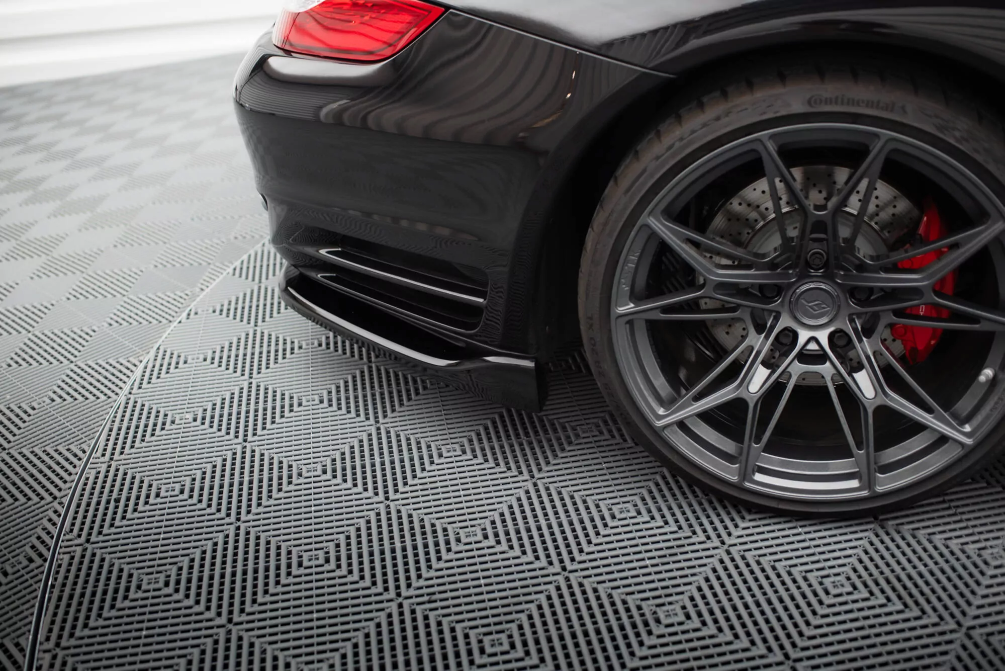 Hinten Splitter (mit Einem Vertikalem Balken) Porsche 911 Turbo 997 Schwarz Hochglanz