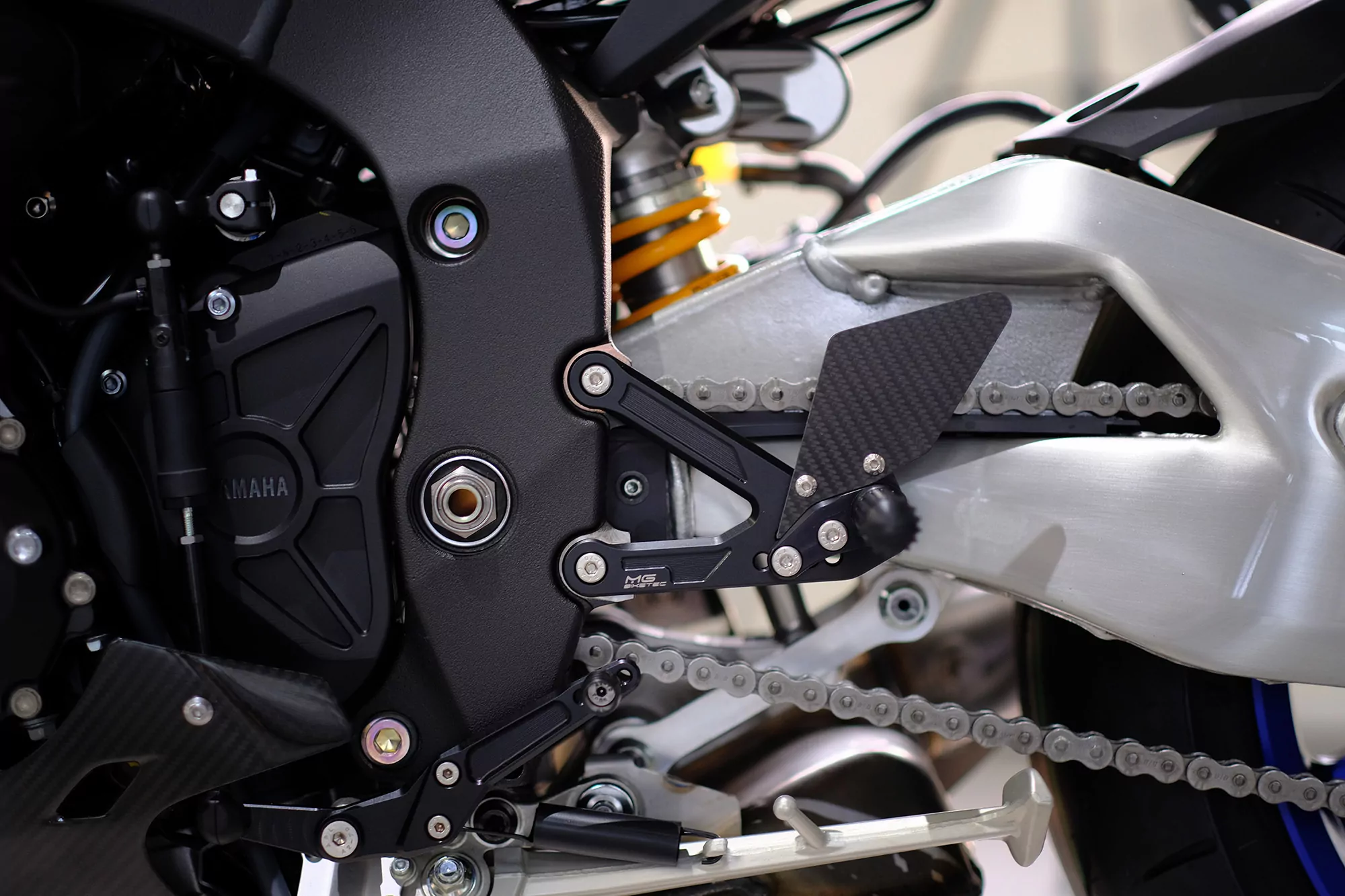 MG Biketec Sportfussrastenanlage / Rastenanlage / Fußrastenanlage mit ABE, gültig in D - A - CH für Yamaha YZF-R1 ab 2017-2019