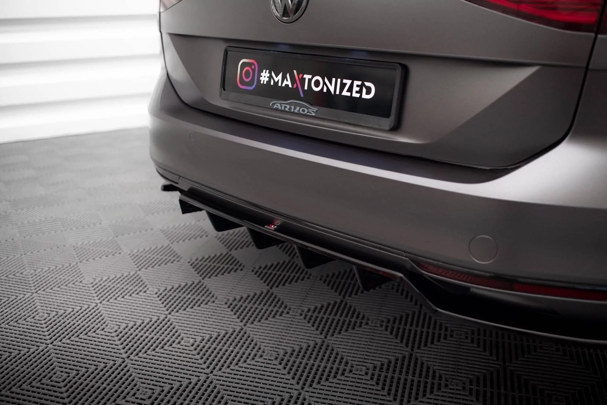 Hinten Splitter (mit Einem Vertikalem Balken) Volkswagen Passat R-Line B8 Schwarz Hochglanz