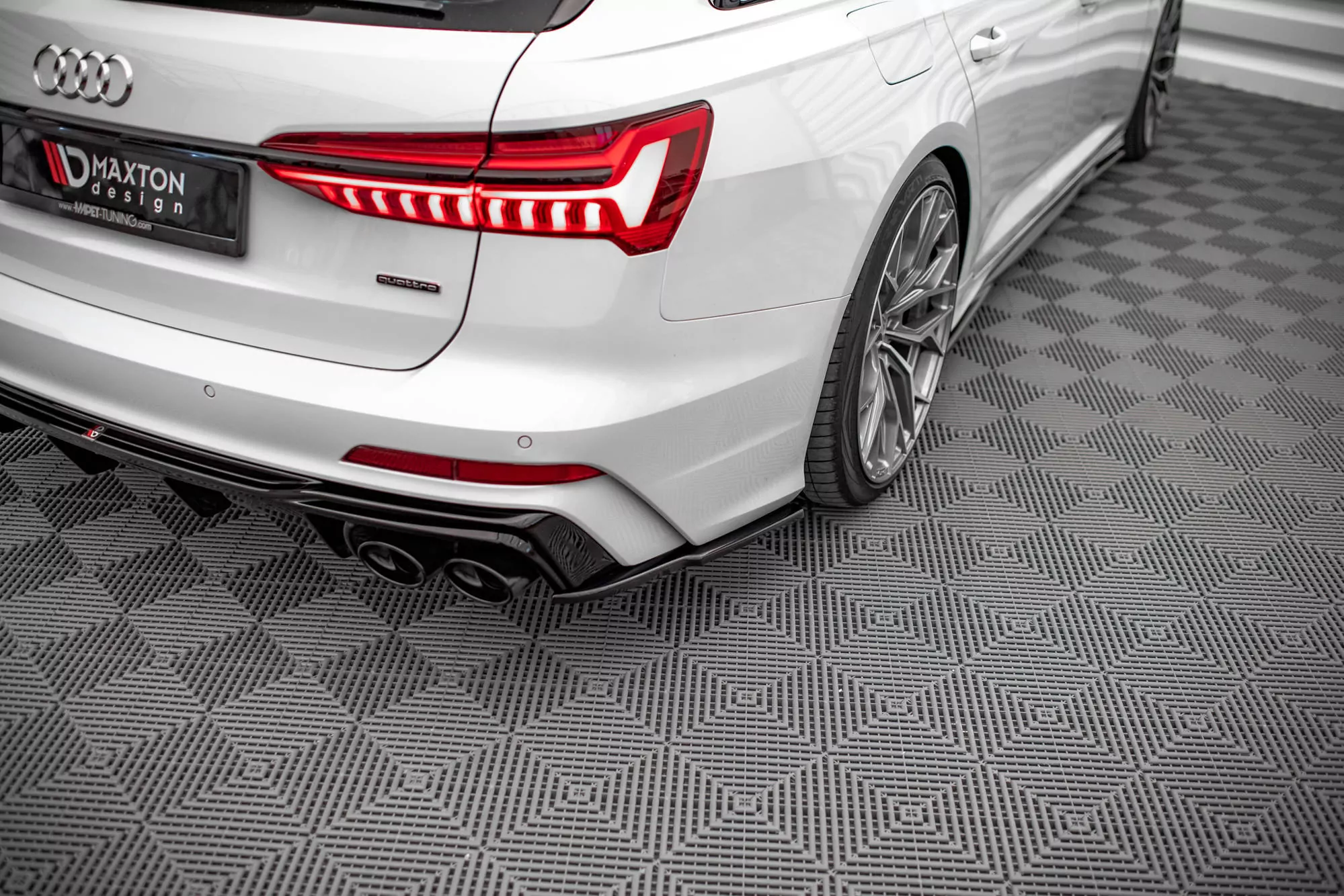 Heck Ansatz Flaps Diffusor Für Audi A6 S-Line / S6 C8 / C8 Facelift Schwarz Hochglanz