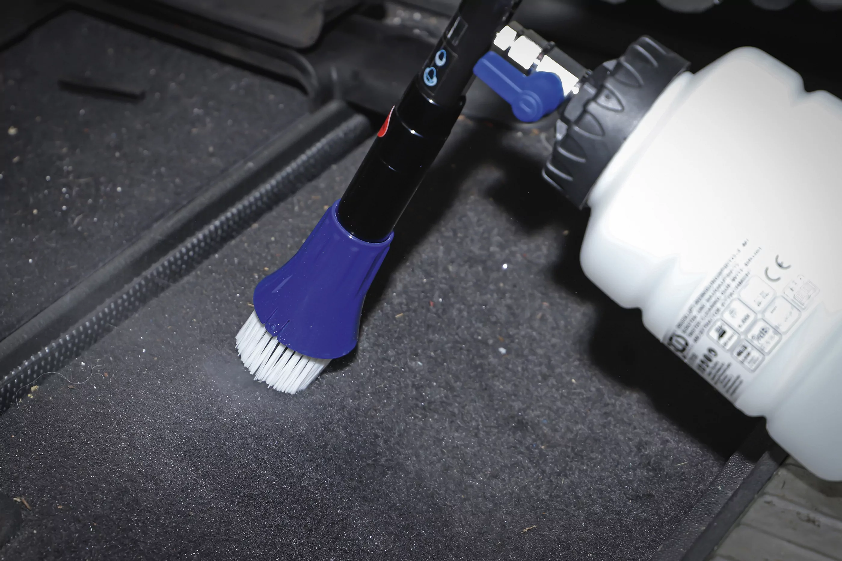 Druckluft-Reinigungspistole mit Bürsten- und Saugaufsatz | 7-tlg.