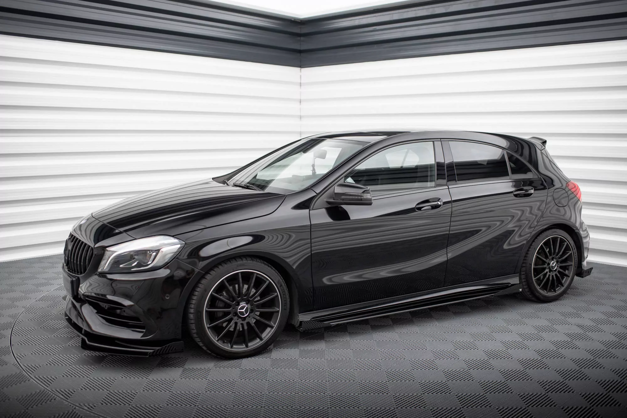 Street Pro Seitenschweller Ansatz Für + Flaps Mercedes-Benz A AMG-Line W176 Facelift Schwarz Hochglanz