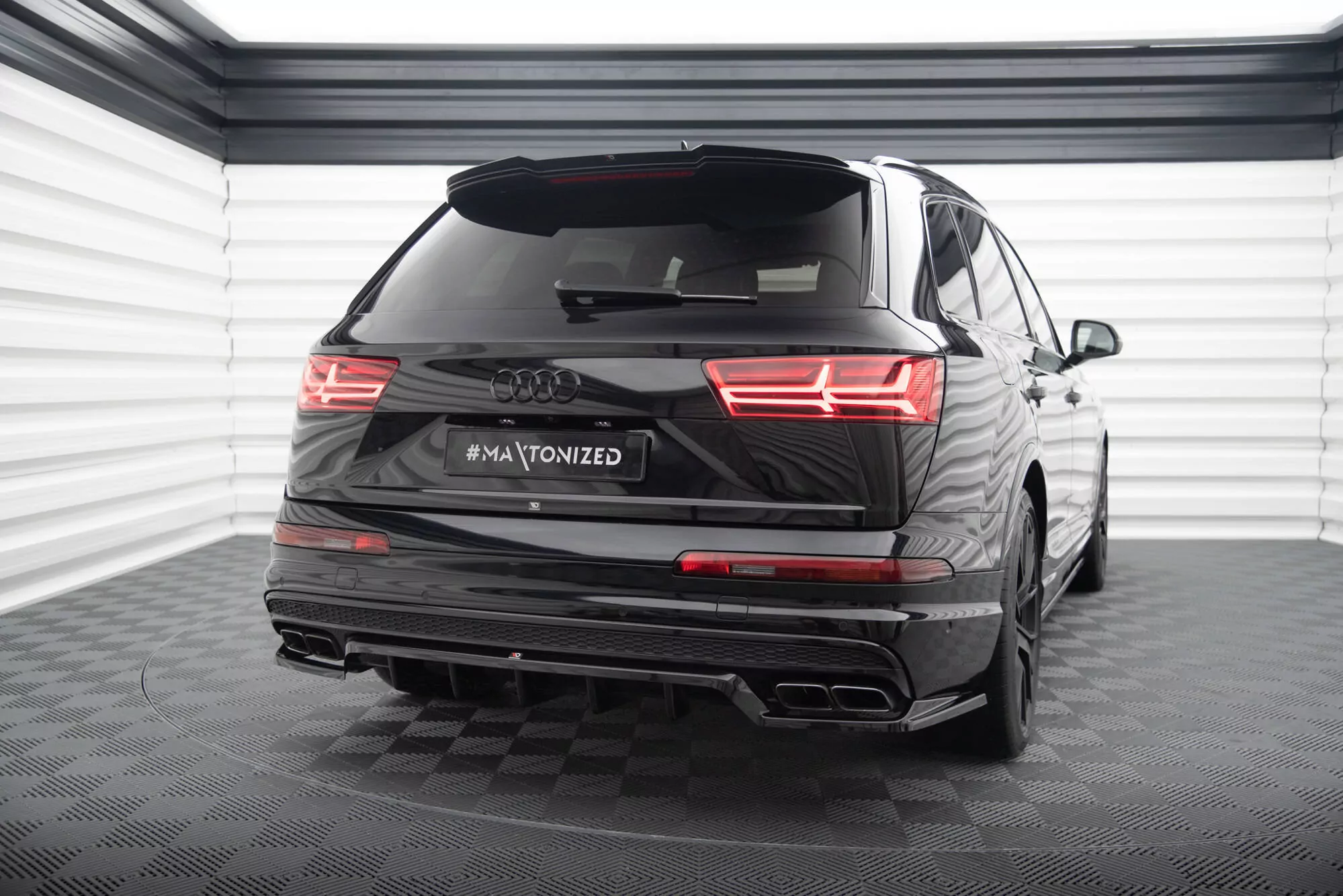 Hinten Splitter (mit Einem Vertikalem Balken) Audi SQ7 Mk2 Schwarz Hochglanz