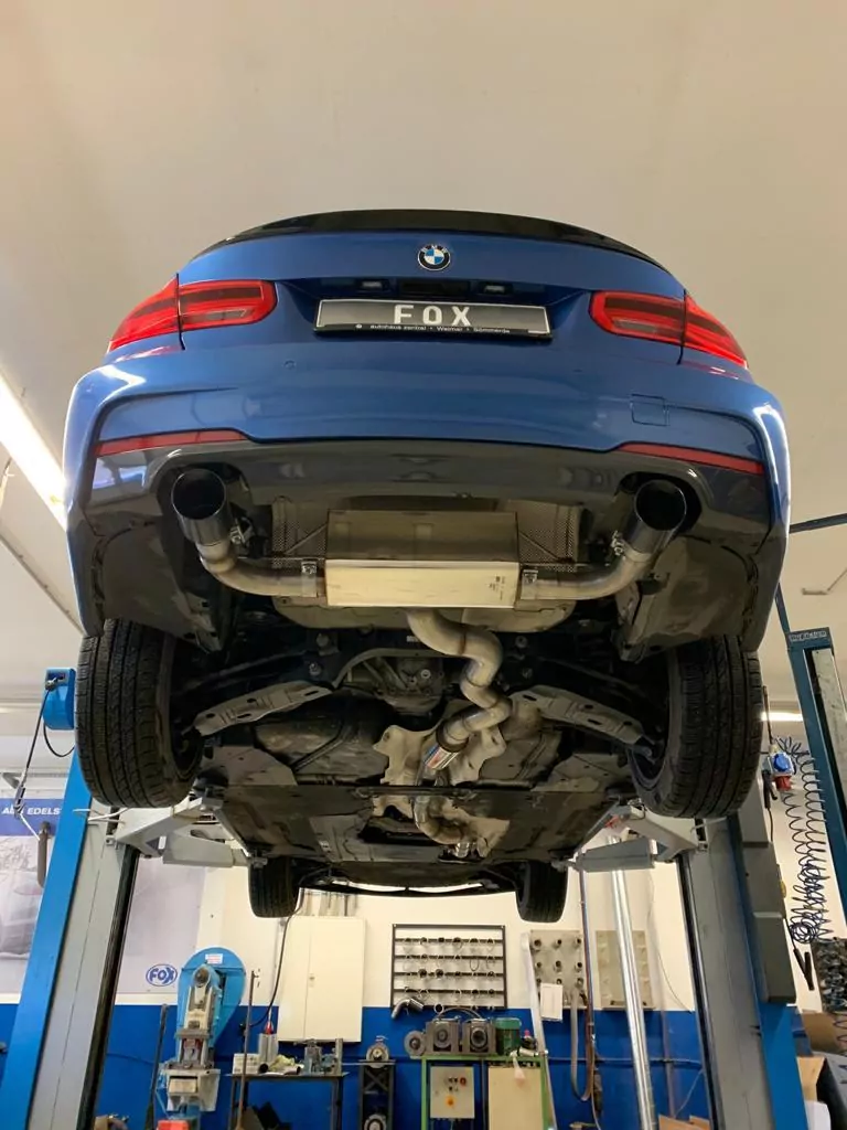 BMW F30/31 - 330i xDrive  Endschalldämpfer quer Ausgang rechts/links - 1x100 Typ 25 rechts/links Schwarz emalliert - mit Abgasklappe im linken Endrohr