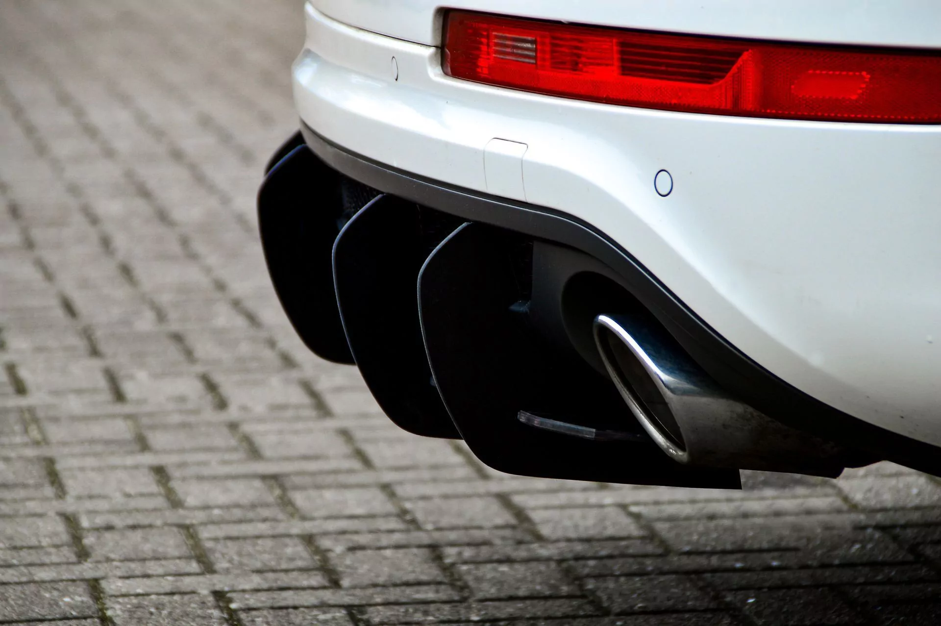 Gefräster Heckansatz mit Finnen für Audi Q7 4L mit S-Line