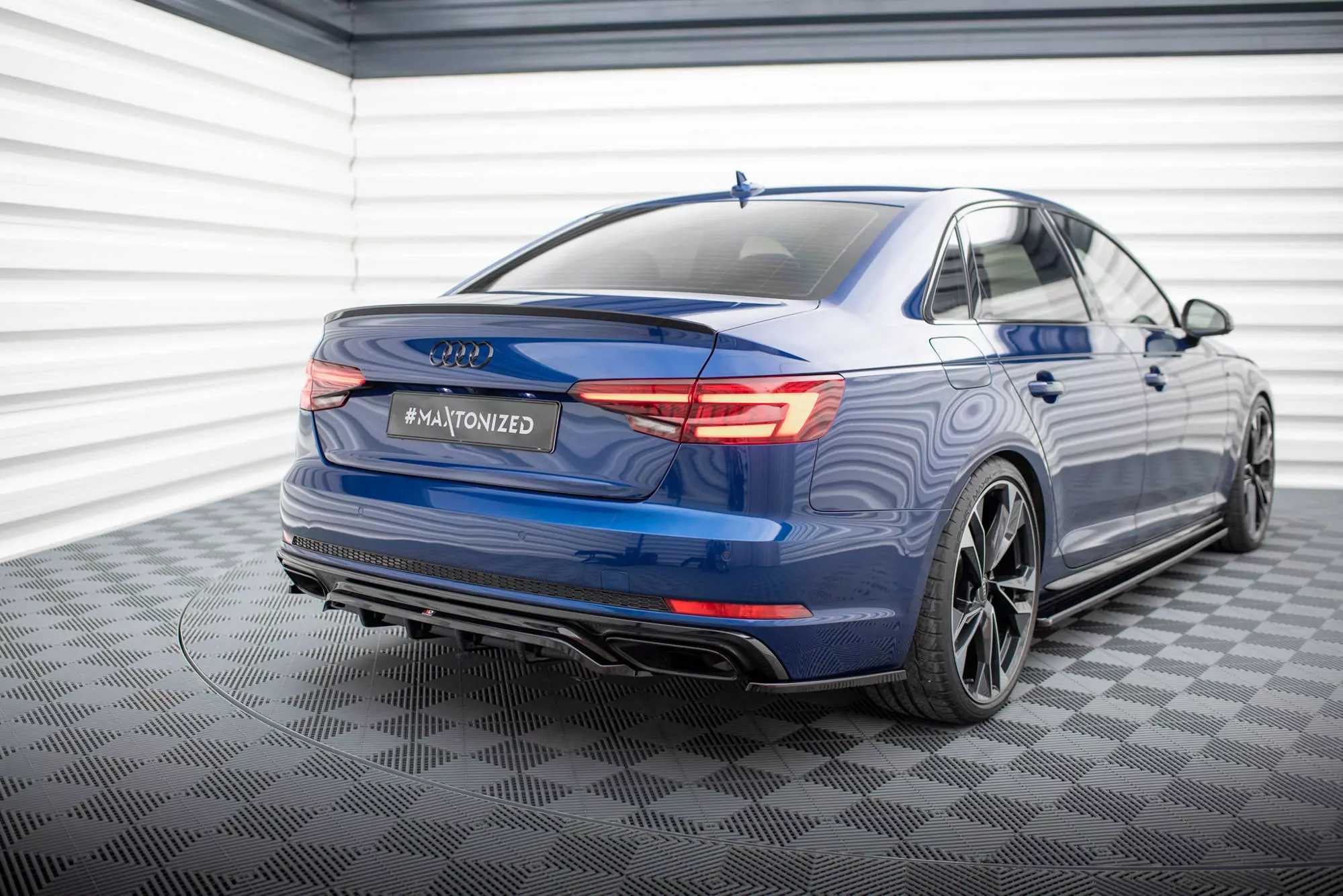 Heck Ansatz Flaps Diffusor Für Audi A4 Competition B9  Schwarz Hochglanz