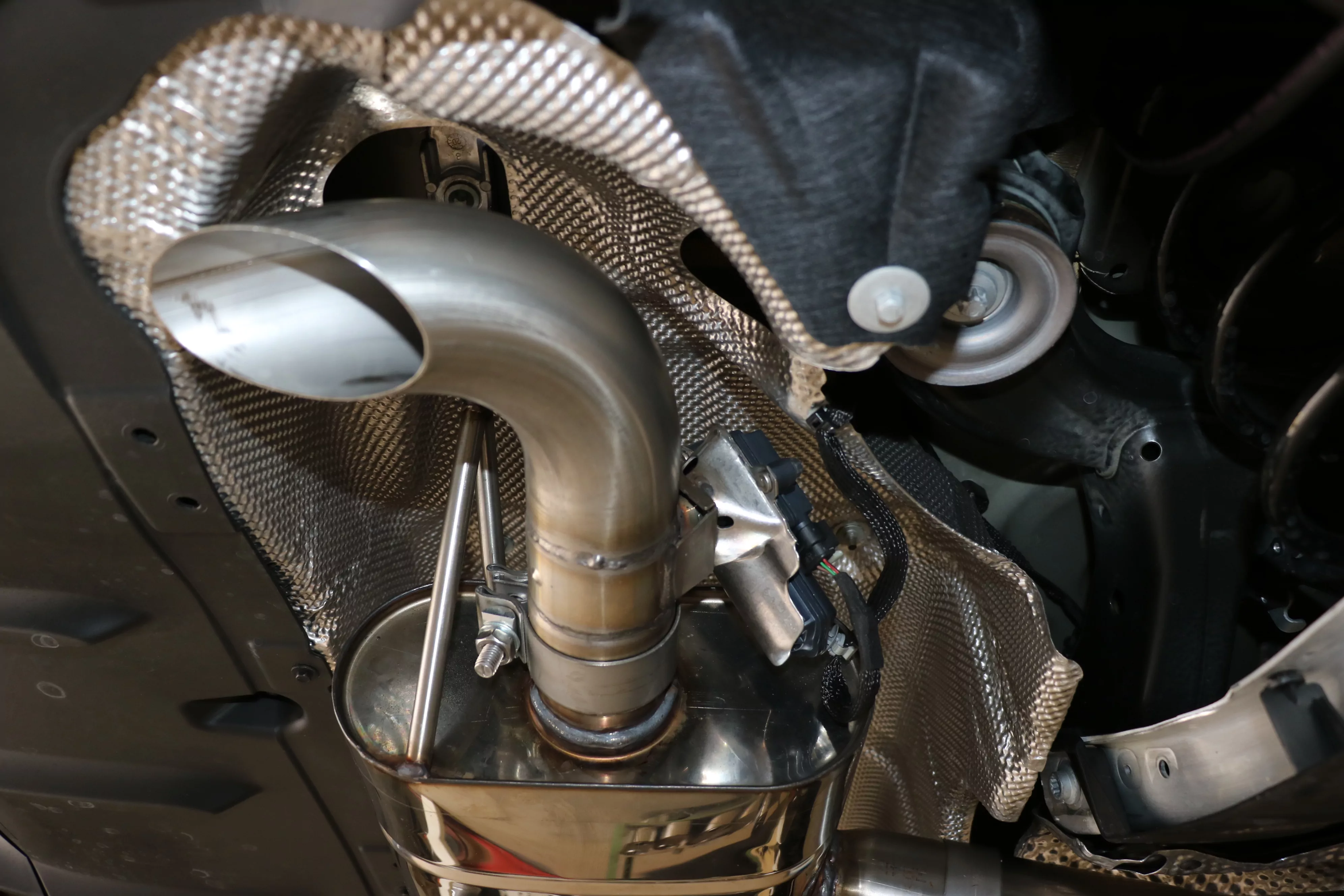 Mercedes CLA 220/250 Frontantrieb & 4matic  - 118  Endschalldämpfer quer Ausgang rechts/links - Ausgang der Endrohre hinter der Stoßstange