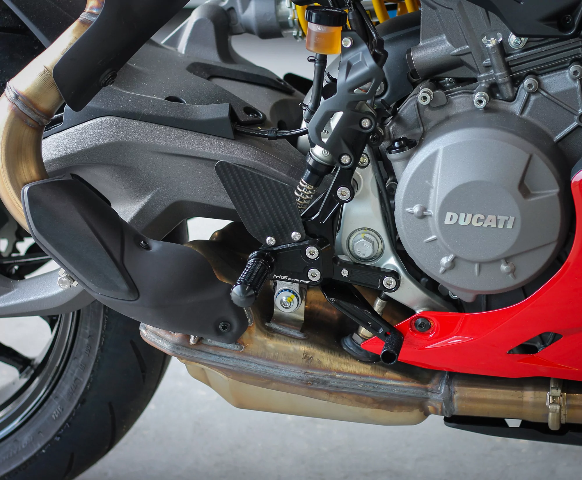 MG Biketec Sportfussrastenanlage / Rastenanlage / Fußrastenanlage mit ABE, gültig in D - A - CH für Ducati Panigale V2 / V2S ab 2025