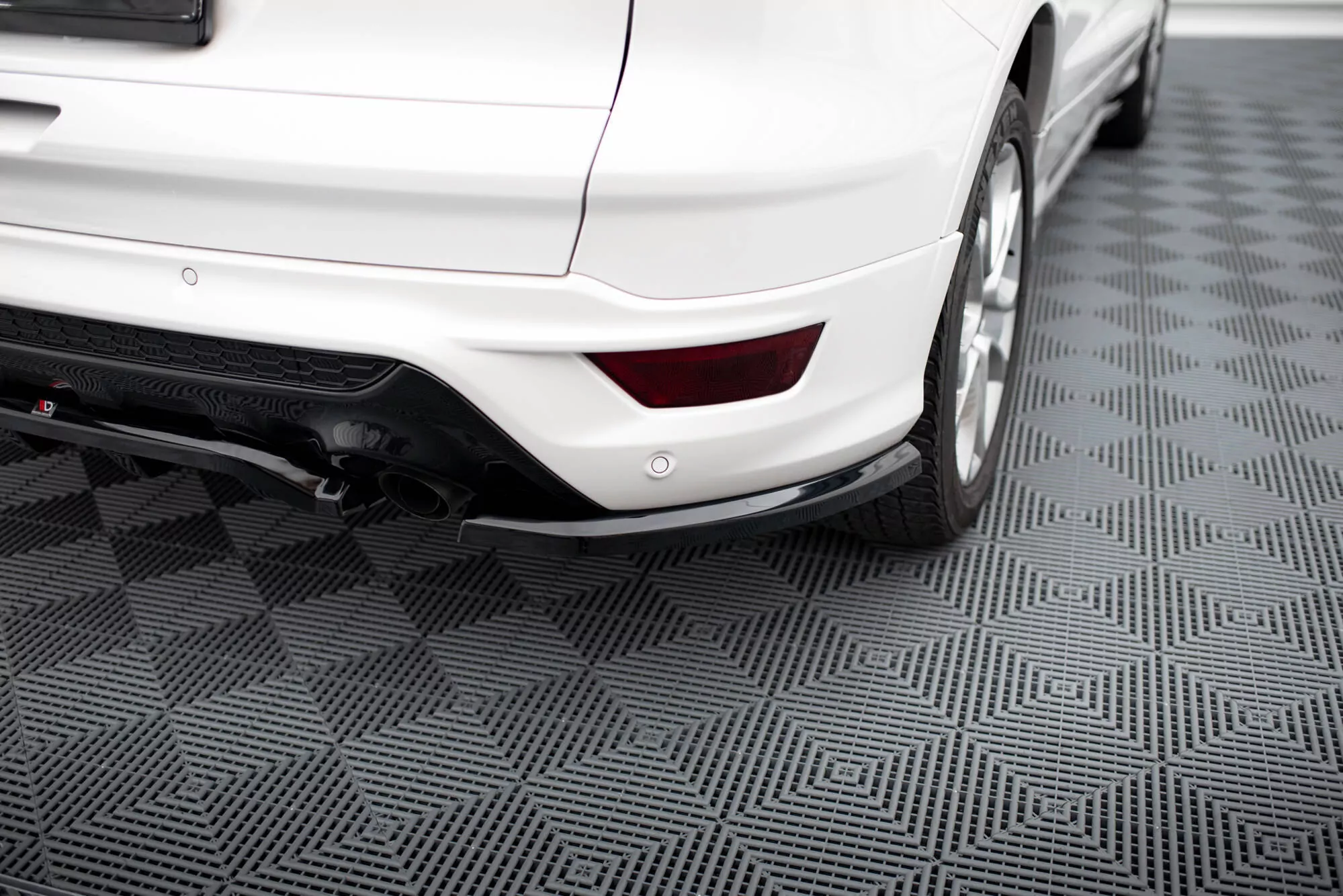 Heck Ansatz Flaps Diffusor Für Ford Kuga ST-Line Mk2 Schwarz Hochglanz