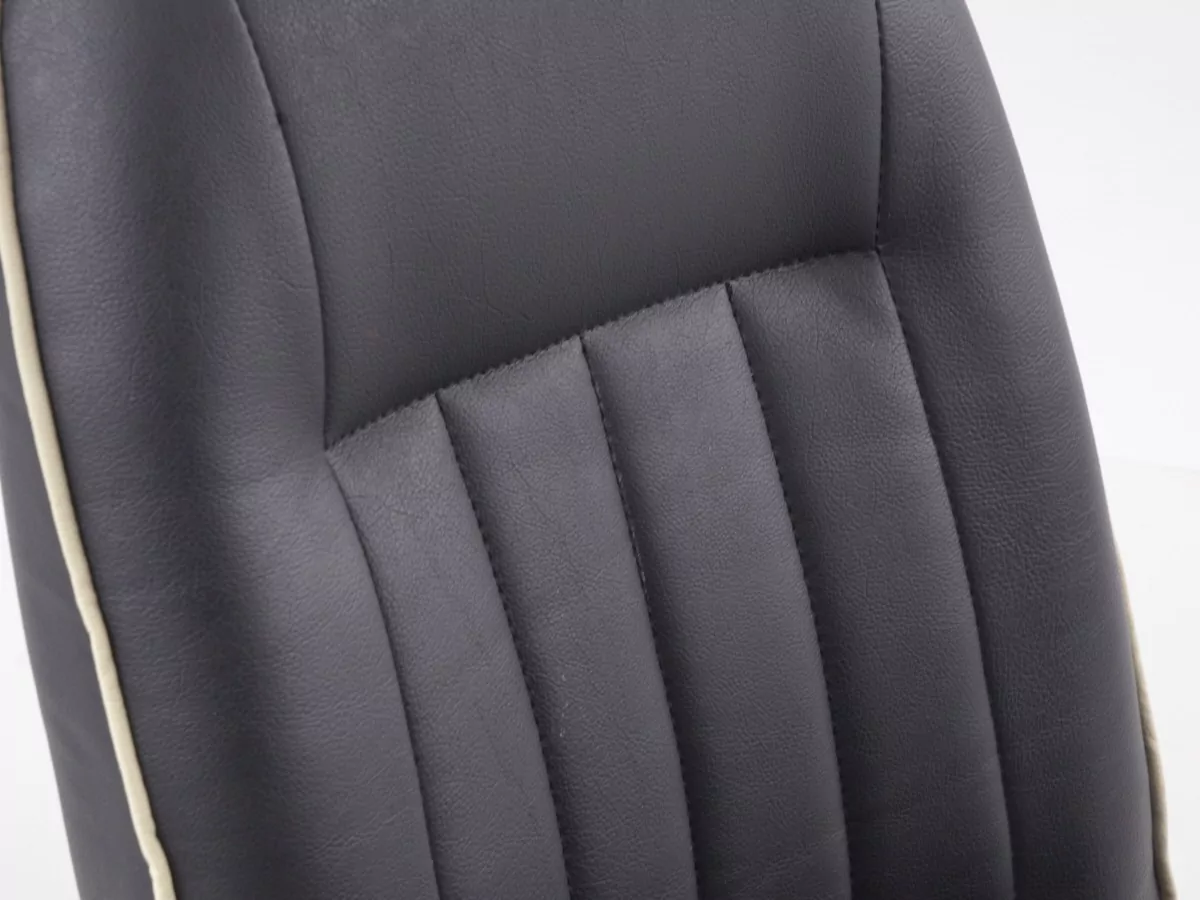 FK Oldtimersitze Auto Vollschalensitze Set Classic 4 schwarz/weiß mit Kopfstütze inklusive Laufschienen