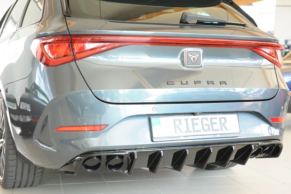 Rieger Heckeinsatz (für Fzg. ohne AHK) glanz schwarz für Seat Leon (KL) 5-tür. (ST/Sportstourer) 09.20-06.24 (bis Facelift)