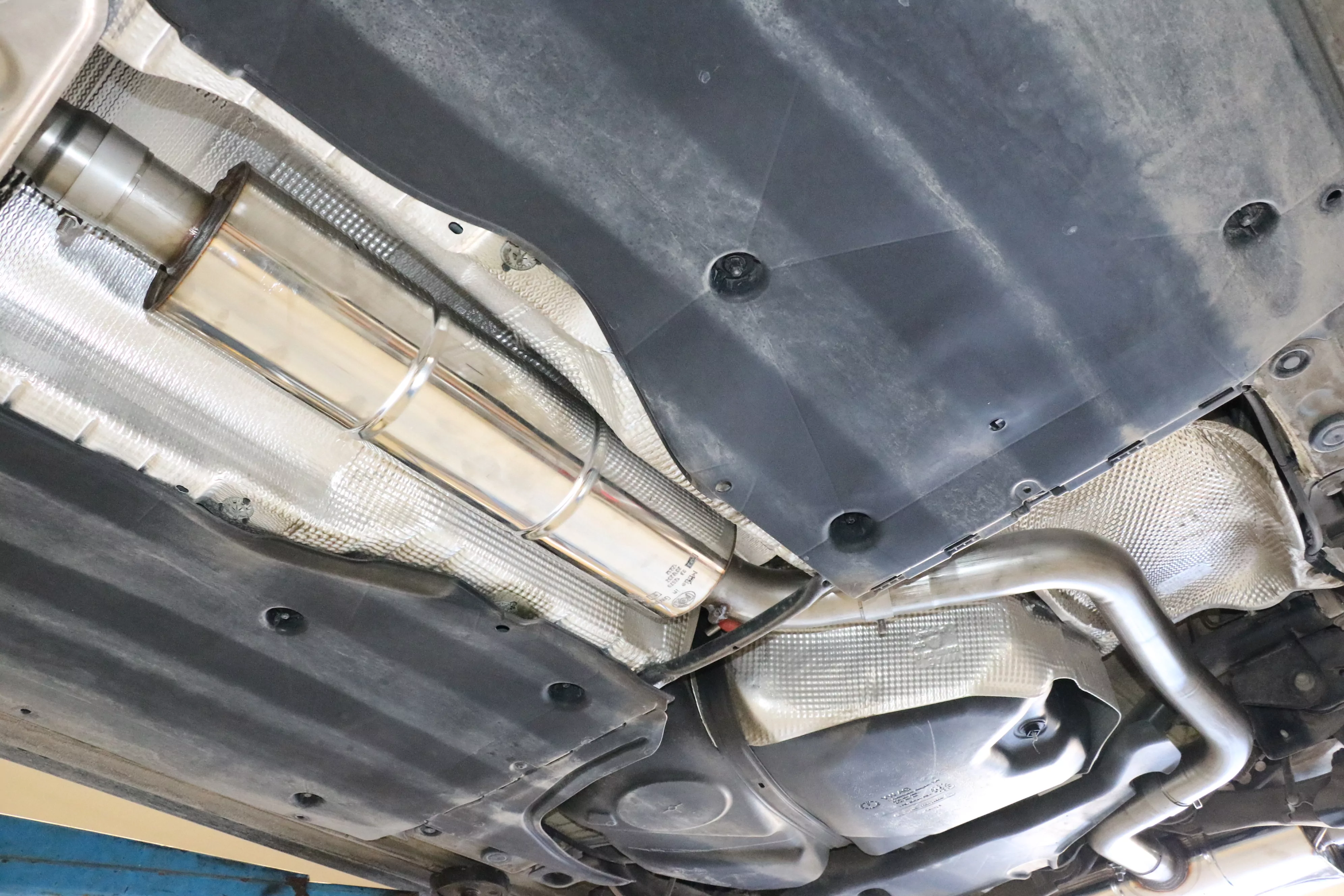 Audi A3 - GY - Einzelradaufhängung  Vorschalldämpfer