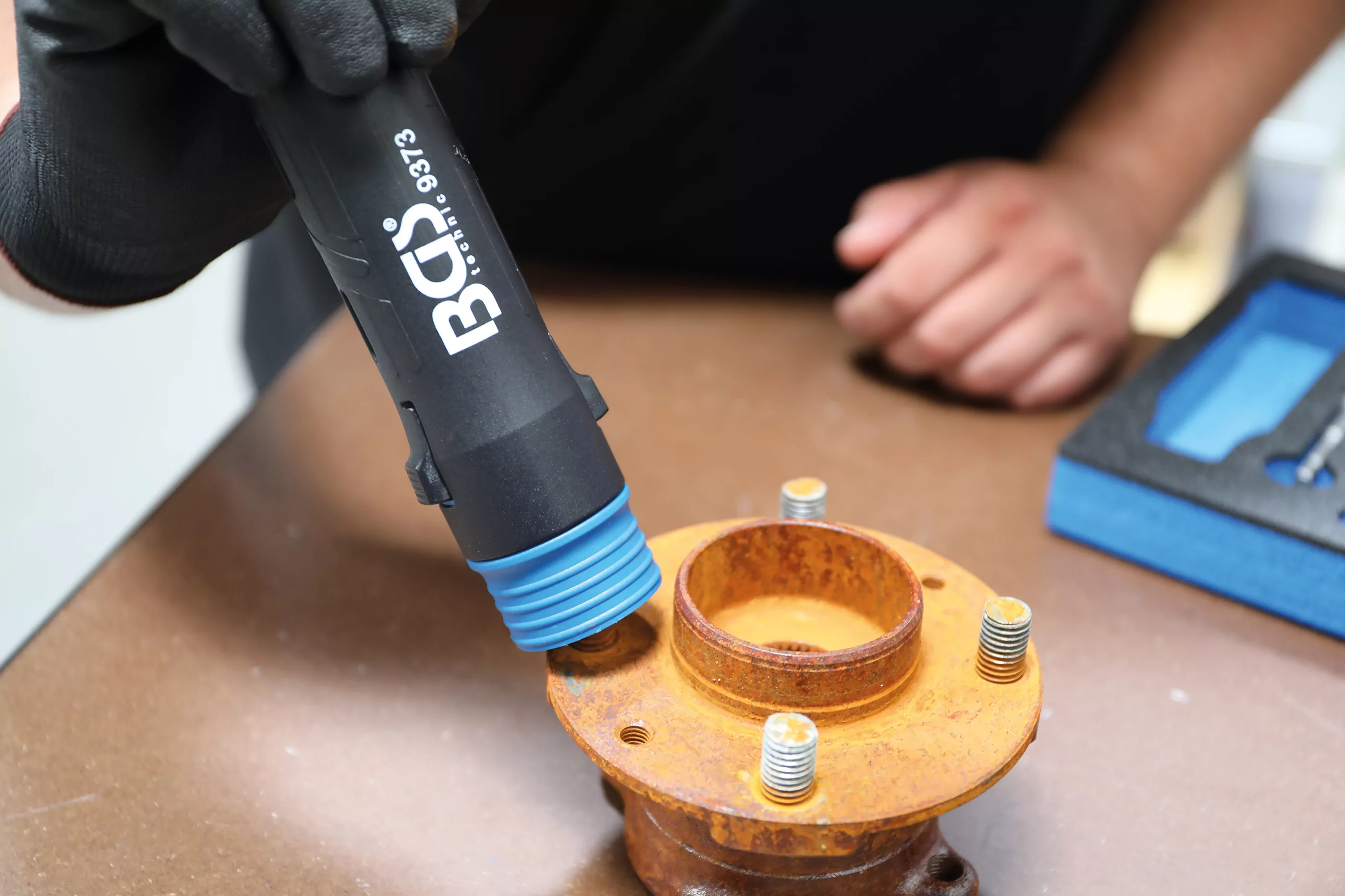 Werkstattwageneinlage 1/6: Reinigungsbürsten-Satz für Stehbolzen und Radmutternbolzen