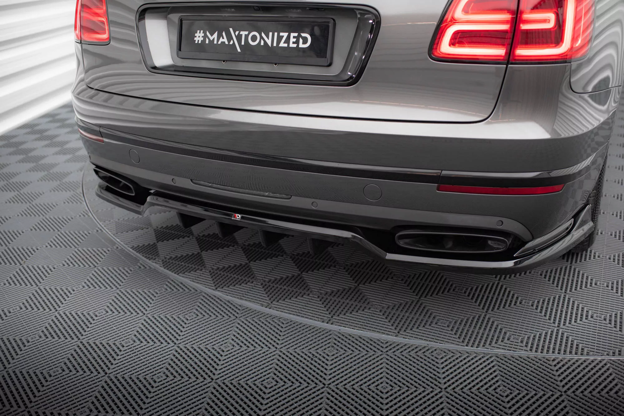 Mittlerer Diffusor Heck Ansatz DTM Look Für Bentley Bentayga Mk1  Schwarz Hochglanz