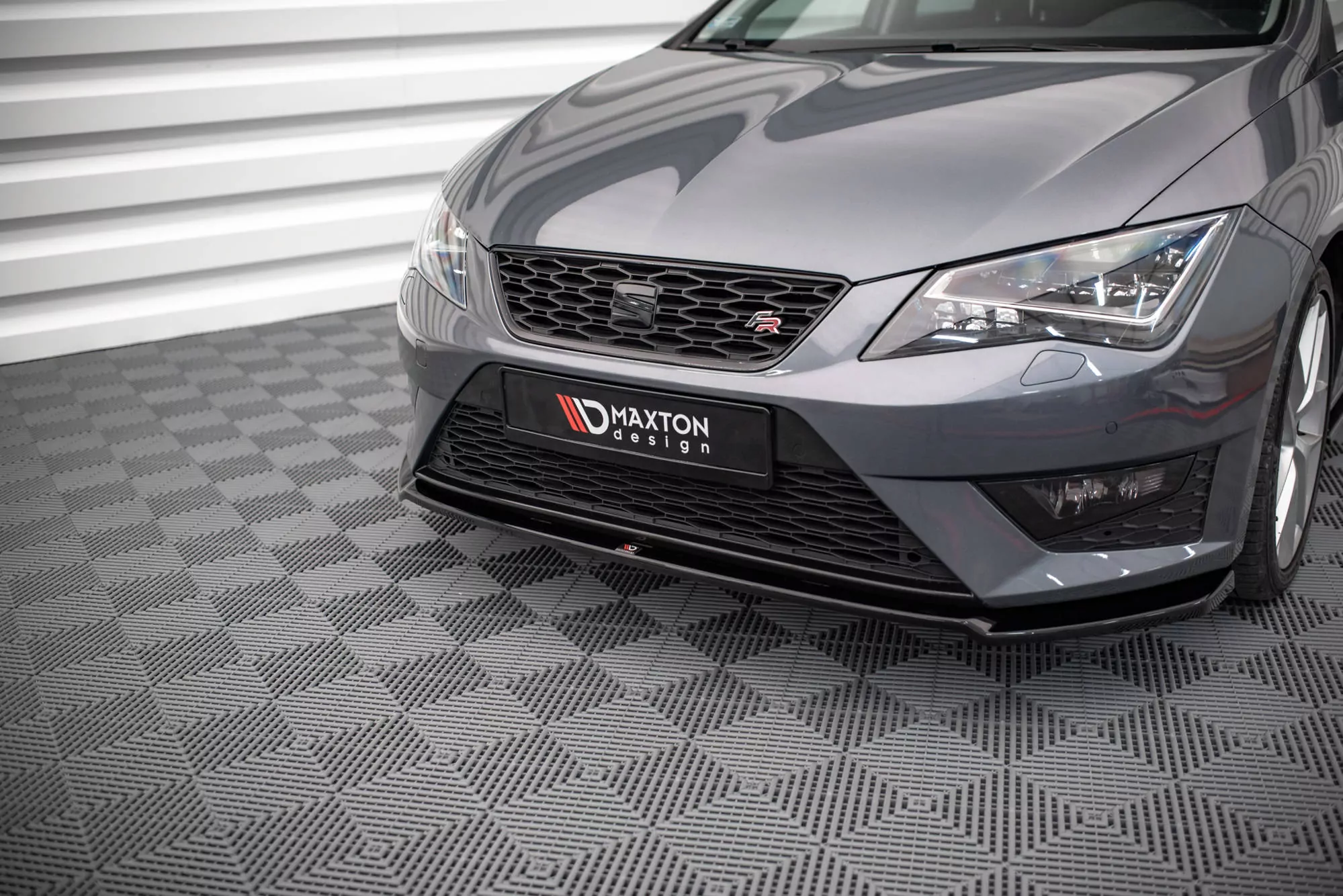 Front Ansatz V.2 Für Seat Leon FR / Cupra Mk3 Schwarz Hochglanz