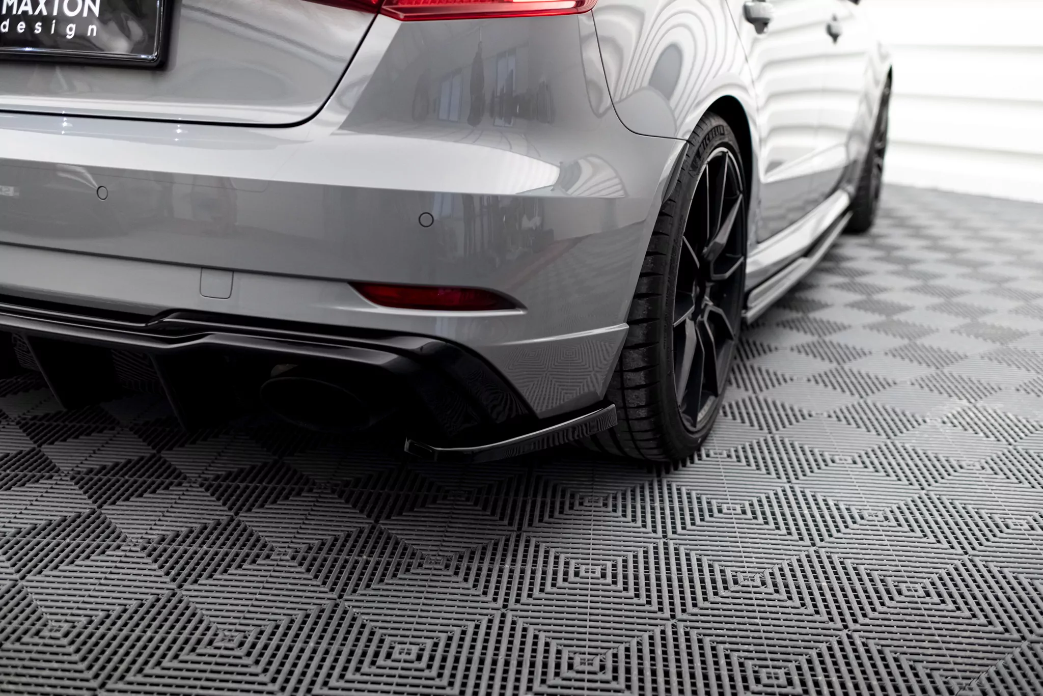 Heck Ansatz Flaps Diffusor V.2 Passend Für Audi RS3 8V Sportback Facelift Schwarz Hochglanz