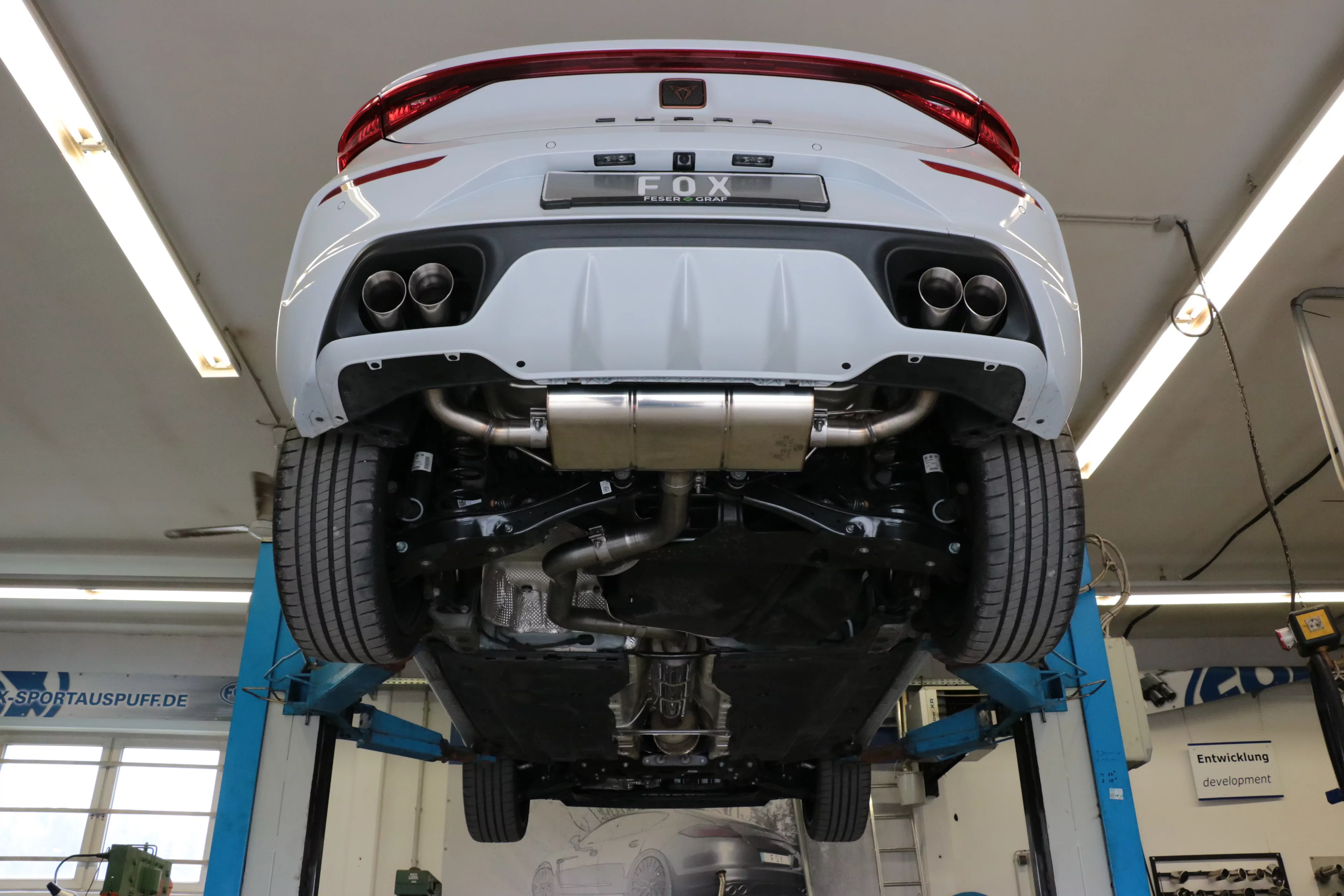 Cupra Leon 4x2 - KL  Endschalldämpfer Ausgang rechts/links - 2x80 Typ 25 rechts/links