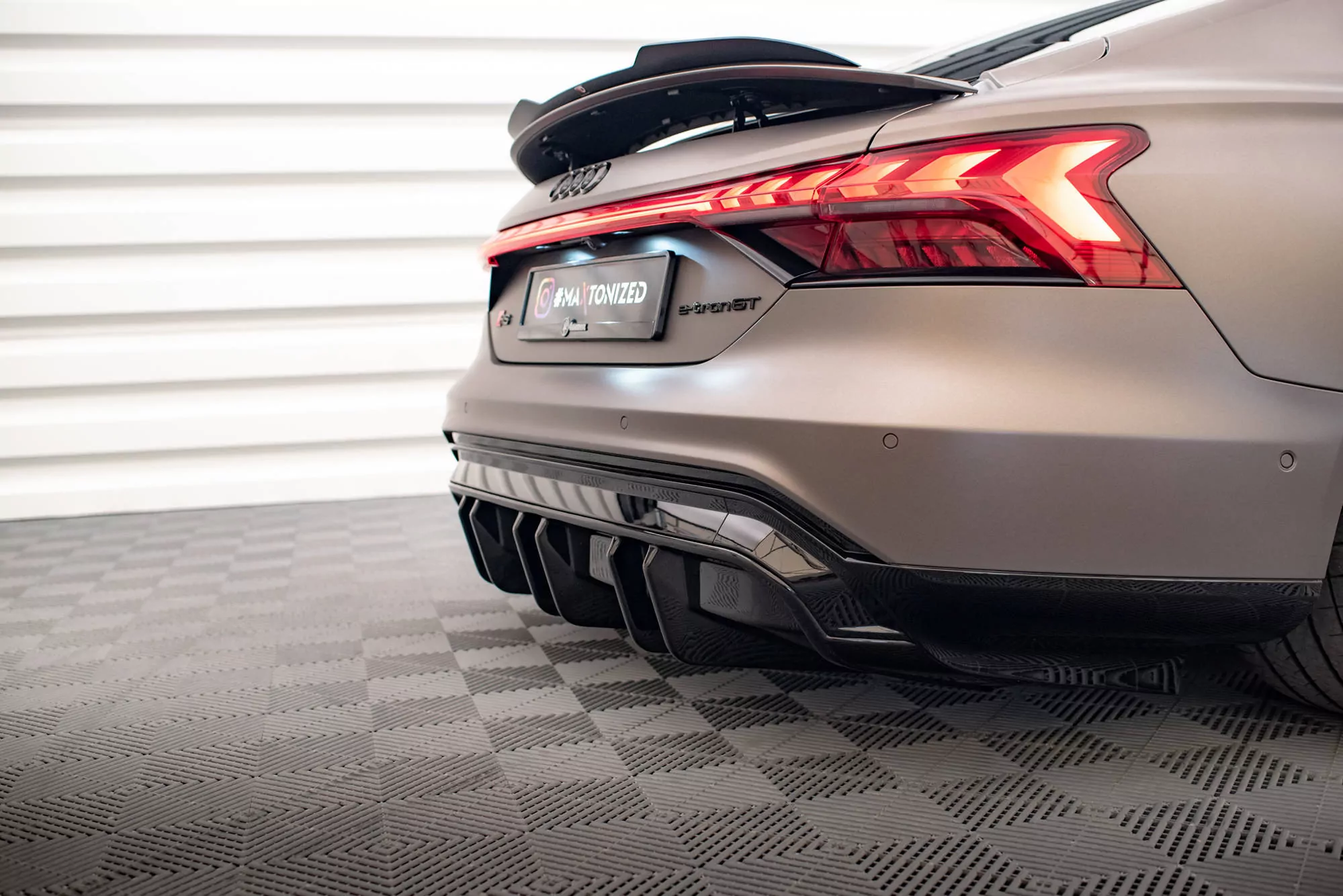 Diffusor Heck Ansatz Für Audi E-Tron GT / RS GT Mk1 Schwarz Hochglanz