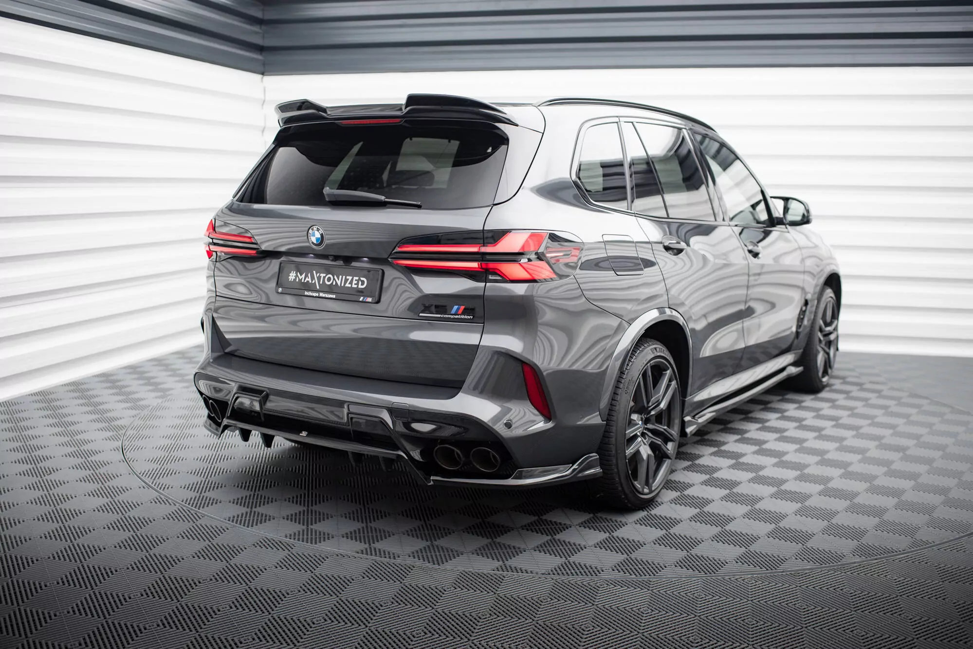 Hinten Splitter (mit Einem Vertikalem Balken) BMW X5 M F95 Facelift Schwarz Hochglanz